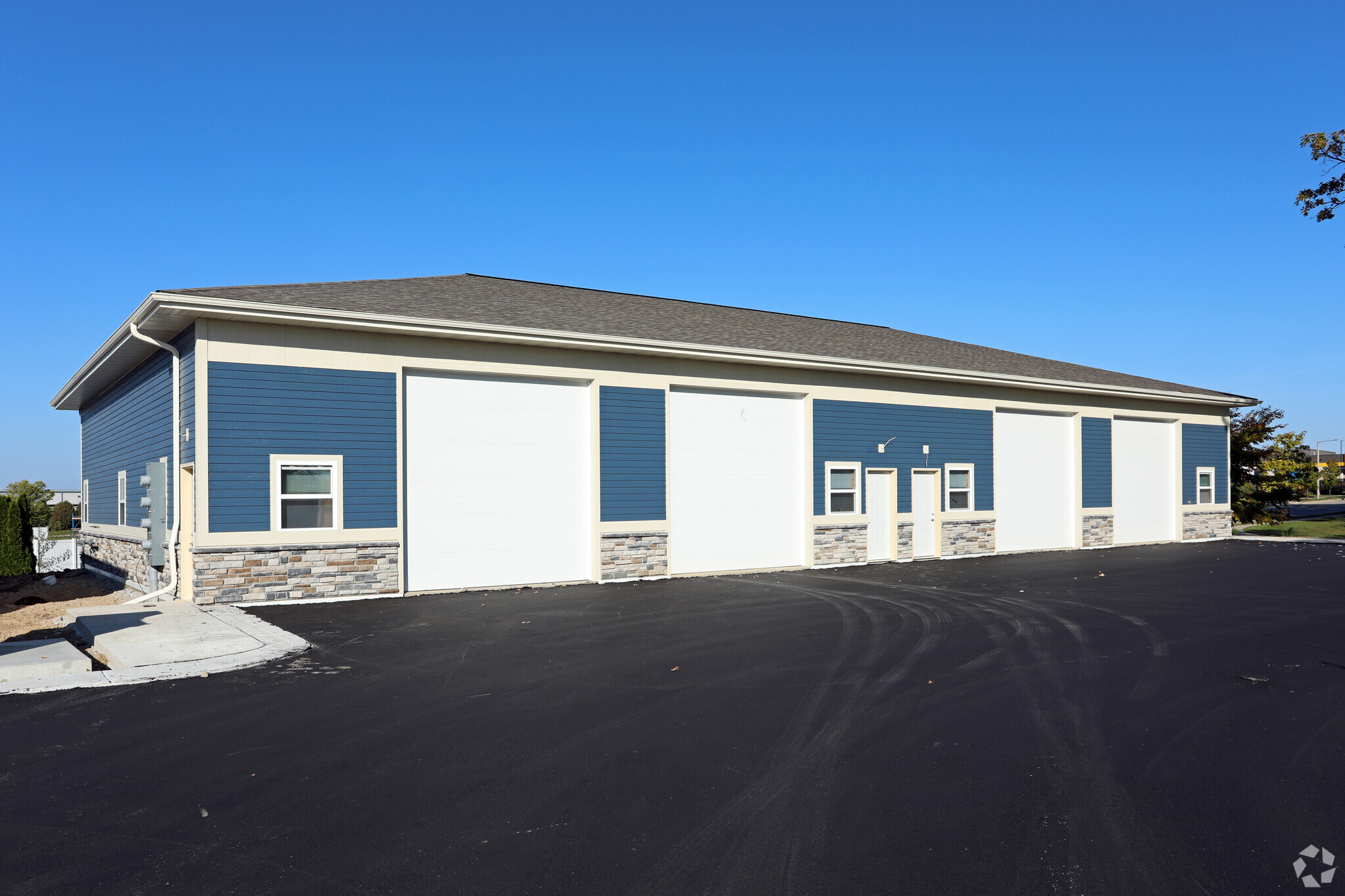 4323-4325 Duraform Ln, Windsor, WI for Sale