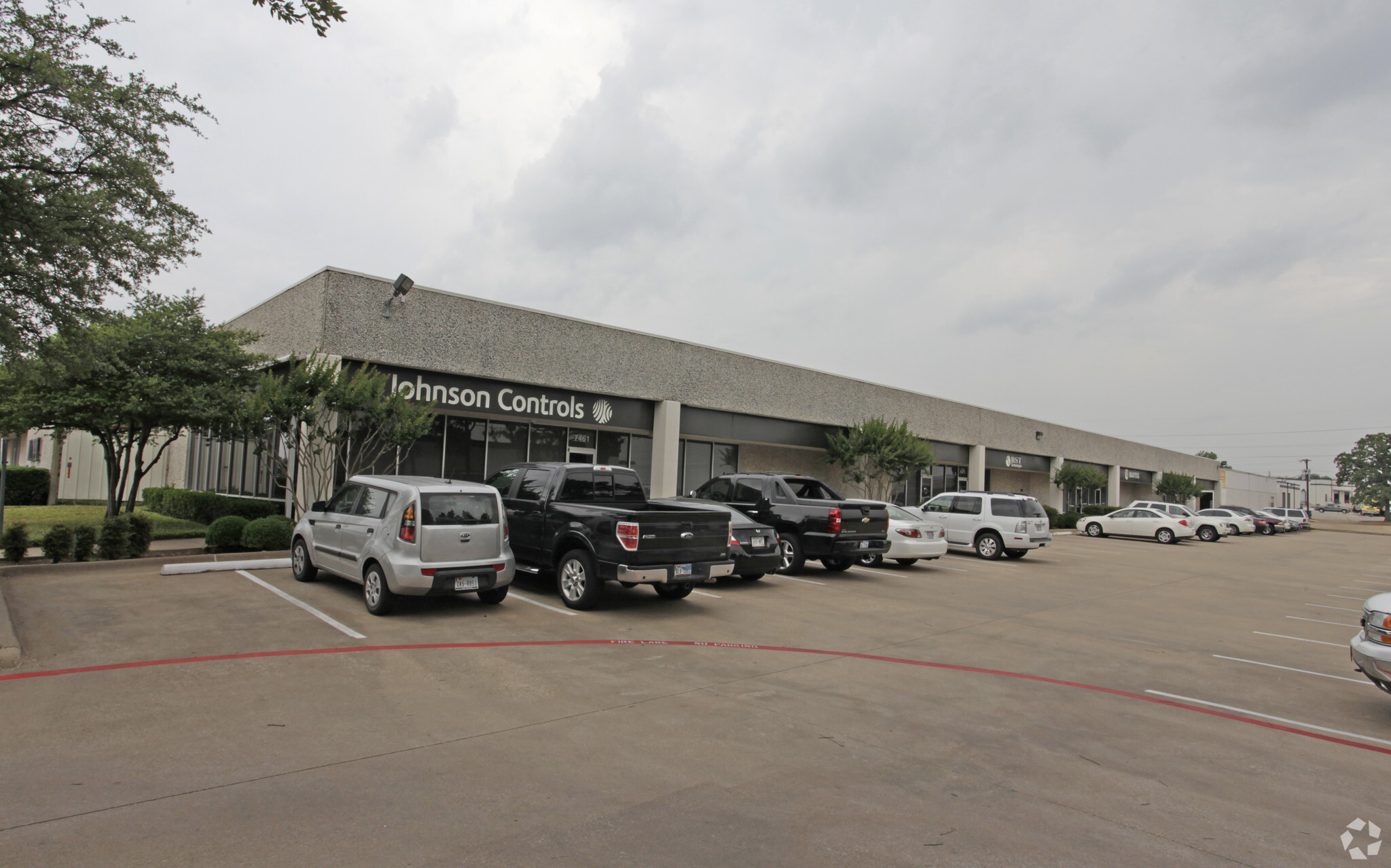 7331-7477 Airport Fwy, Richland Hills, TX for Rent