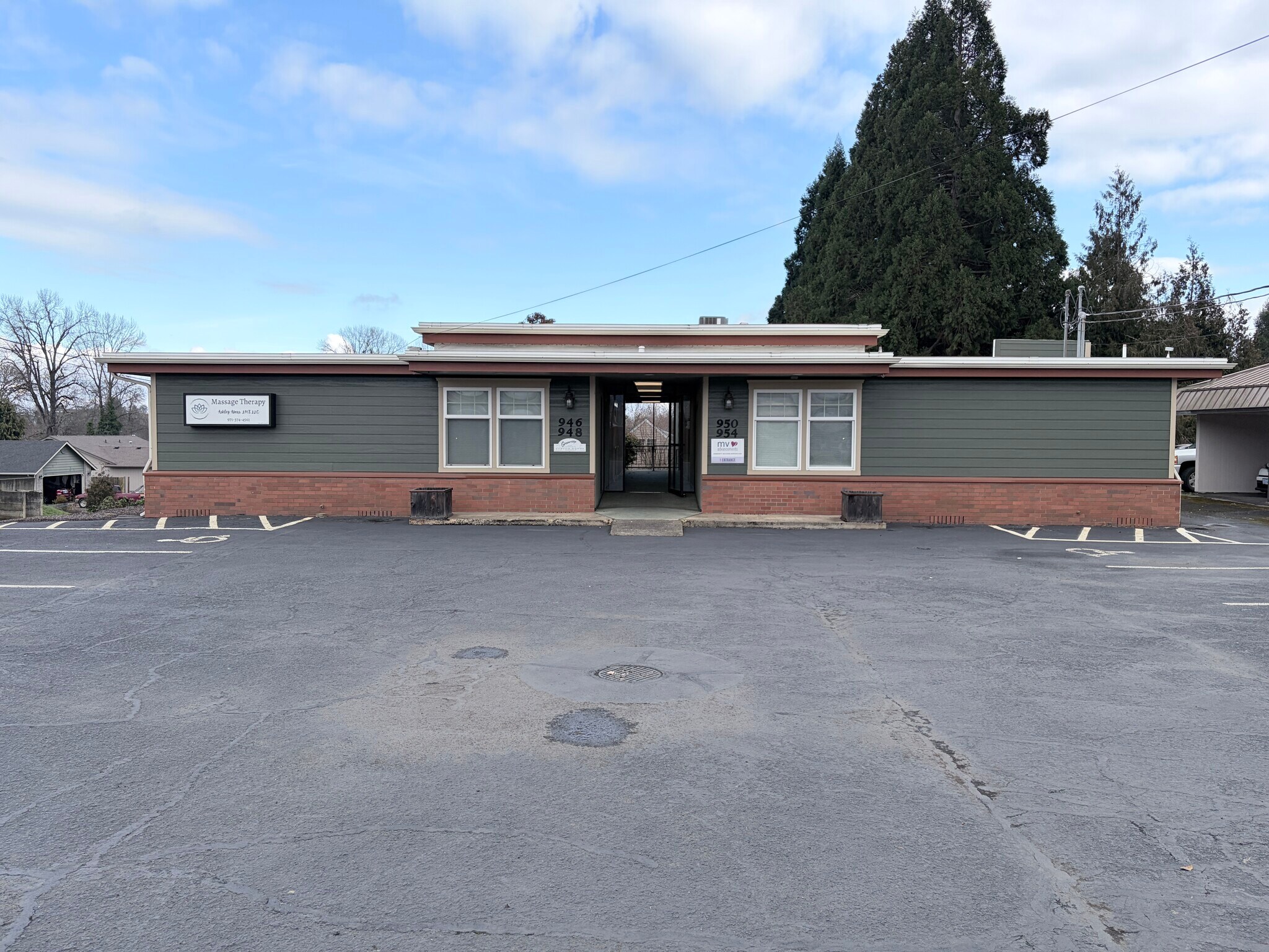 950-960 Uglow Ave SE, Dallas, OR for Sale