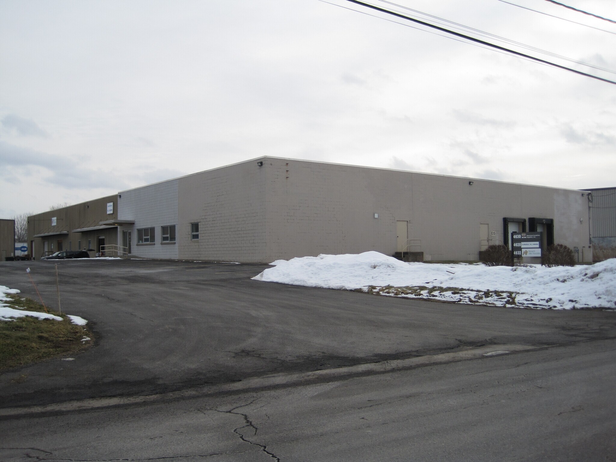 4628-4632 Crossroads Park Dr, Liverpool, NY for Rent
