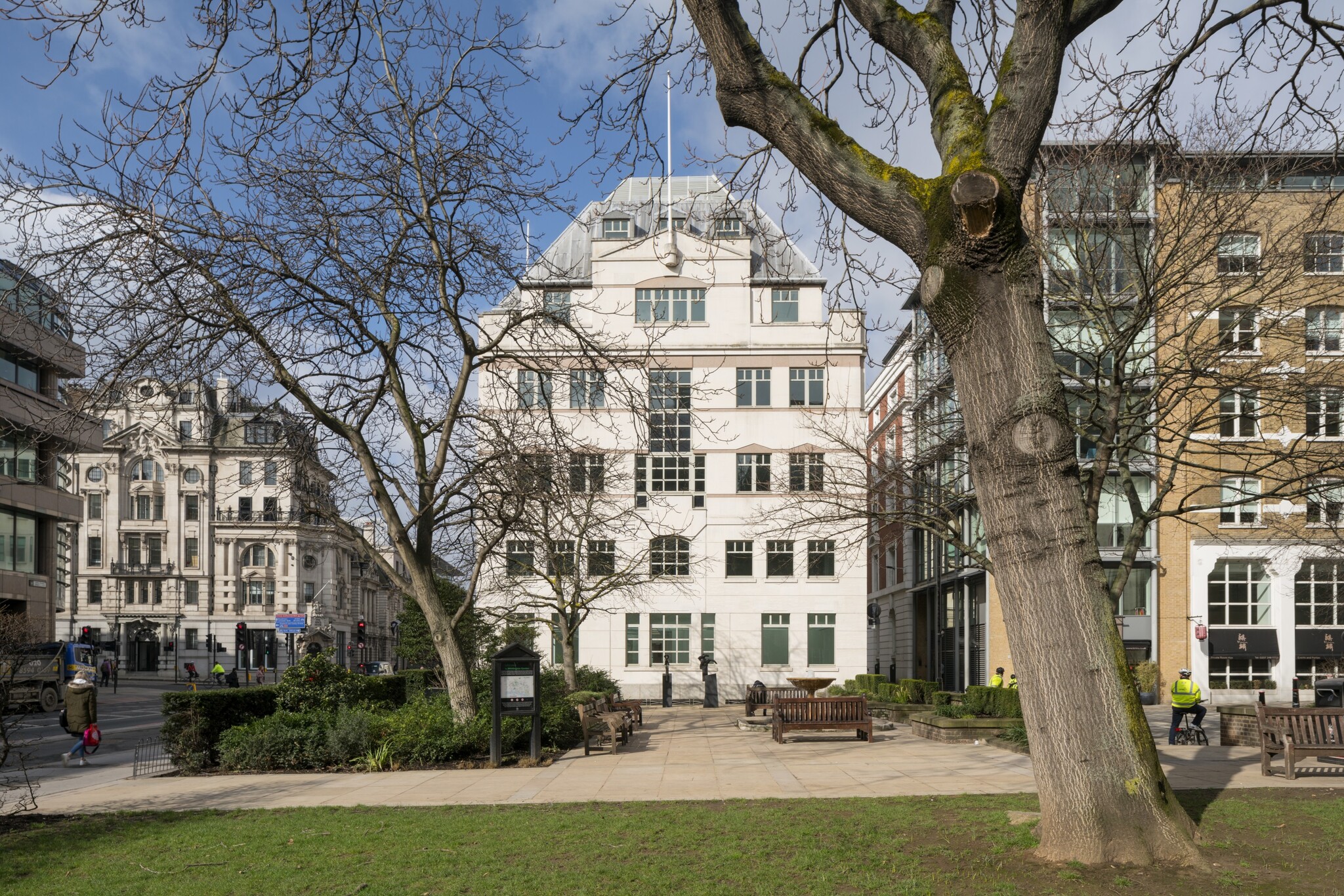 61 Queen St, London, LND for Rent