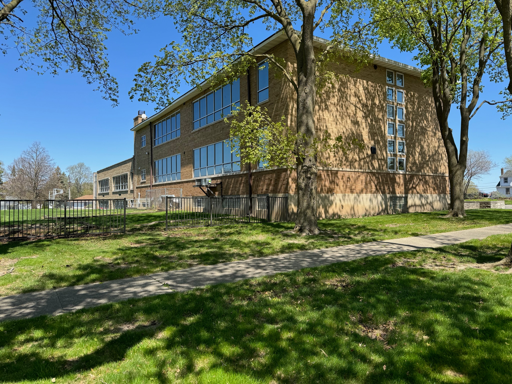 900 Elizabeth St, Antioch, IL for Sale