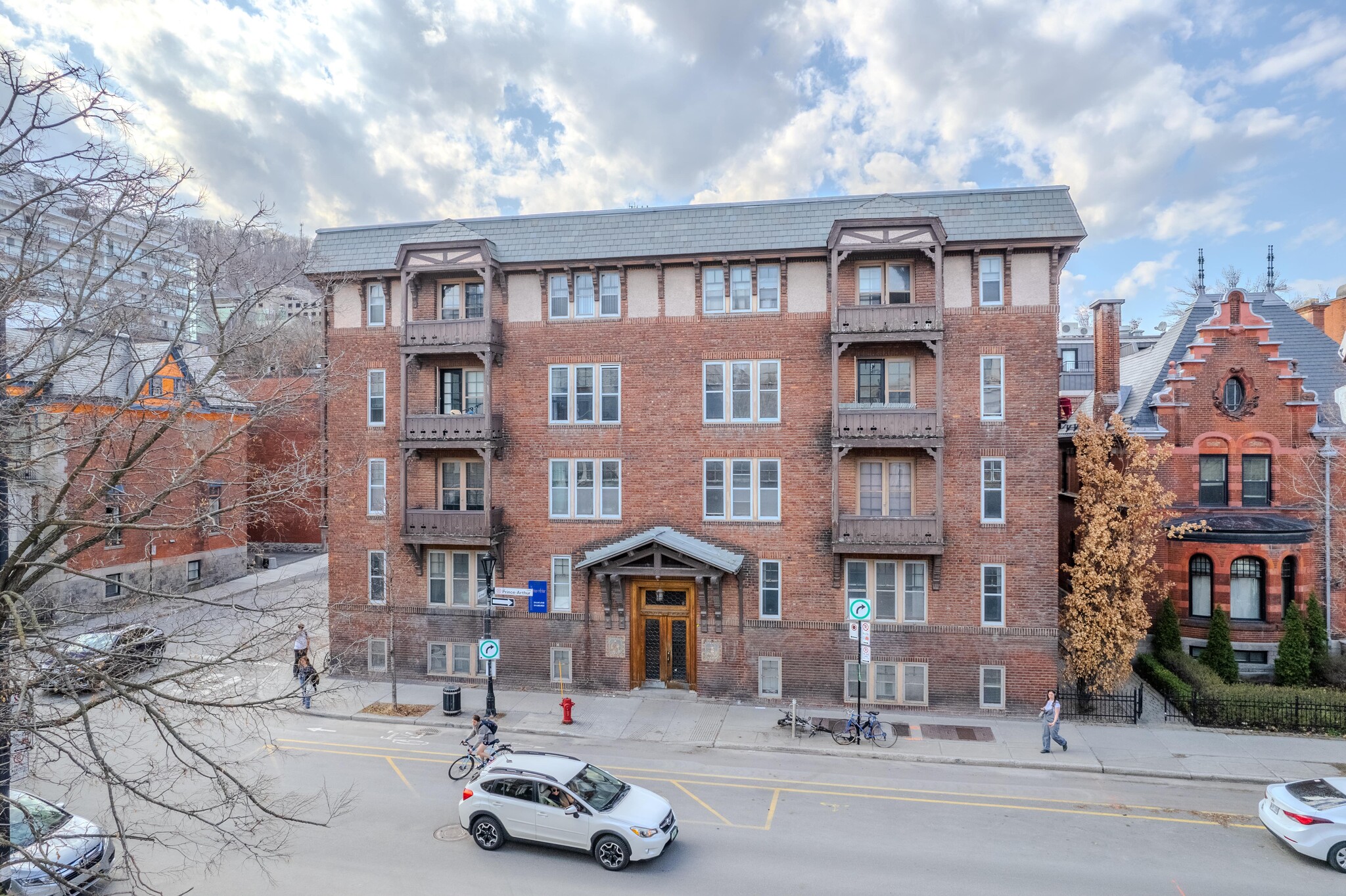 495 Rue Prince-Arthur O, Montréal, QC for Sale
