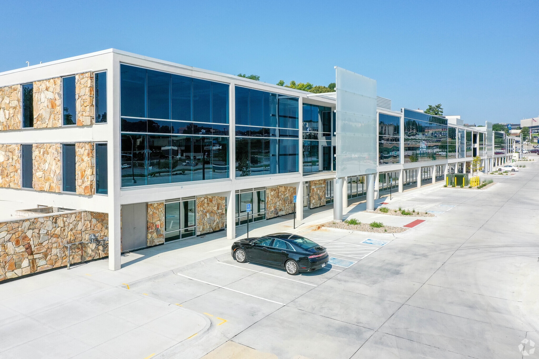 8601 W Dodge Rd, Omaha, NE for Rent