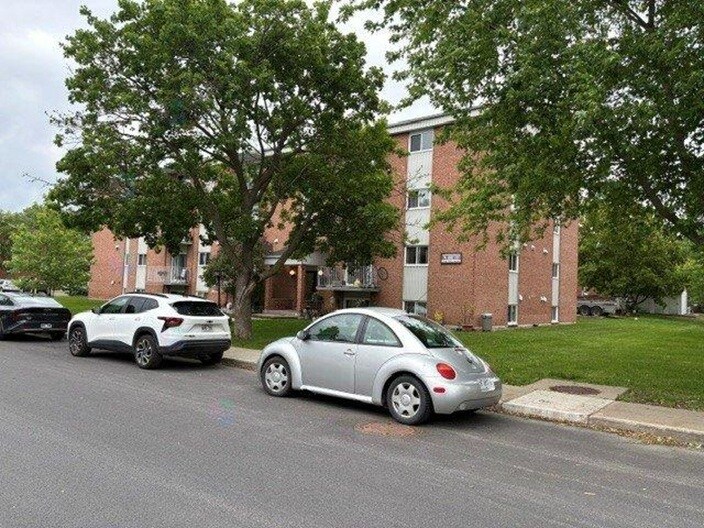 80 Pl Mercier, Candiac, QC for Sale