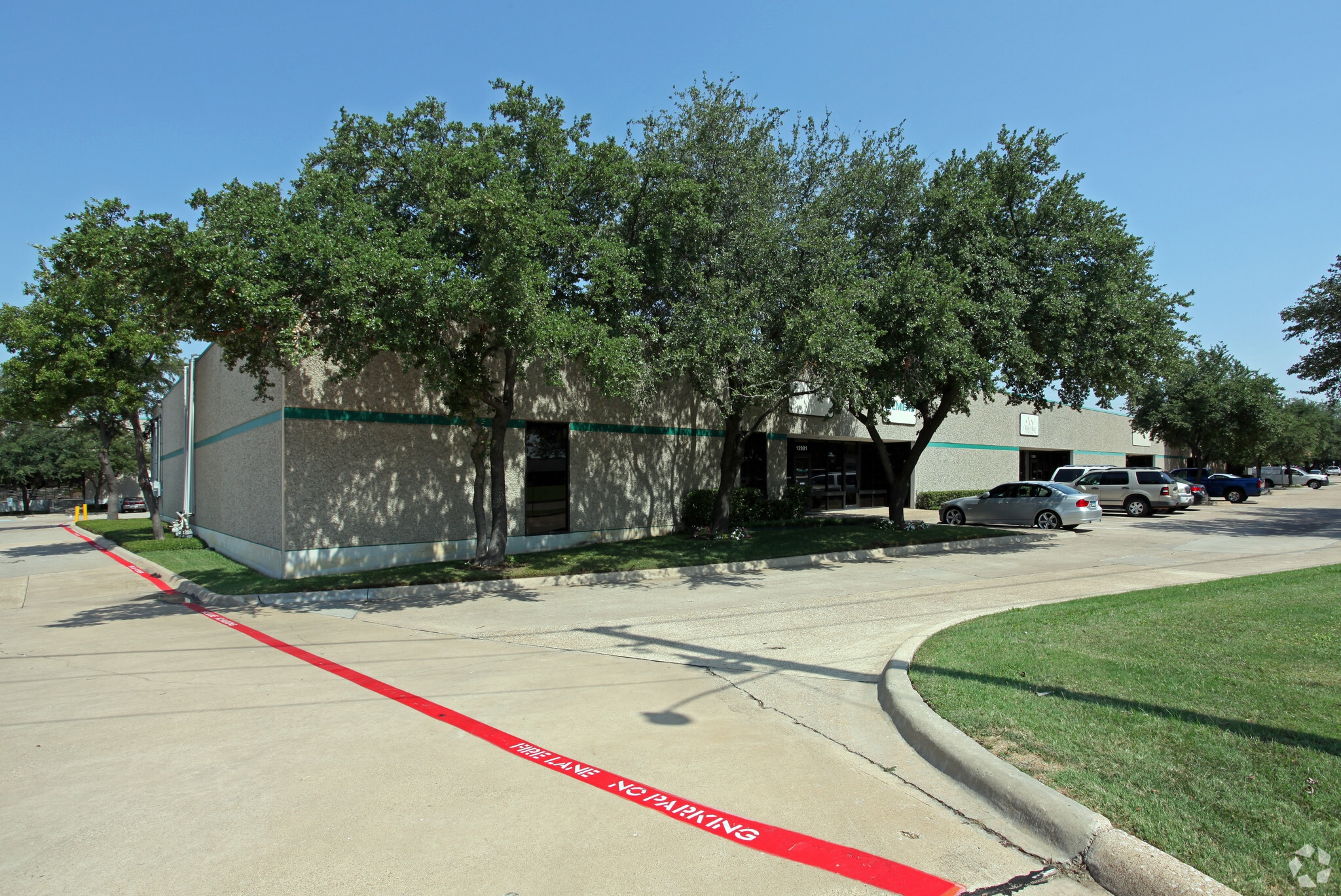 12901-12919 Valley Branch Ln, Farmers Branch, TX for Rent