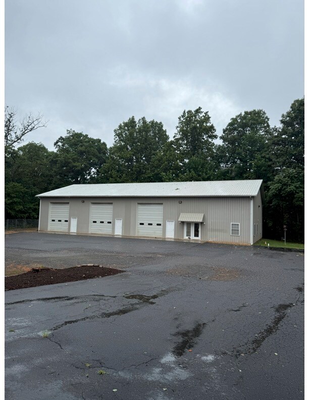 27 Industrial Dr, Ruckersville, VA for Rent
