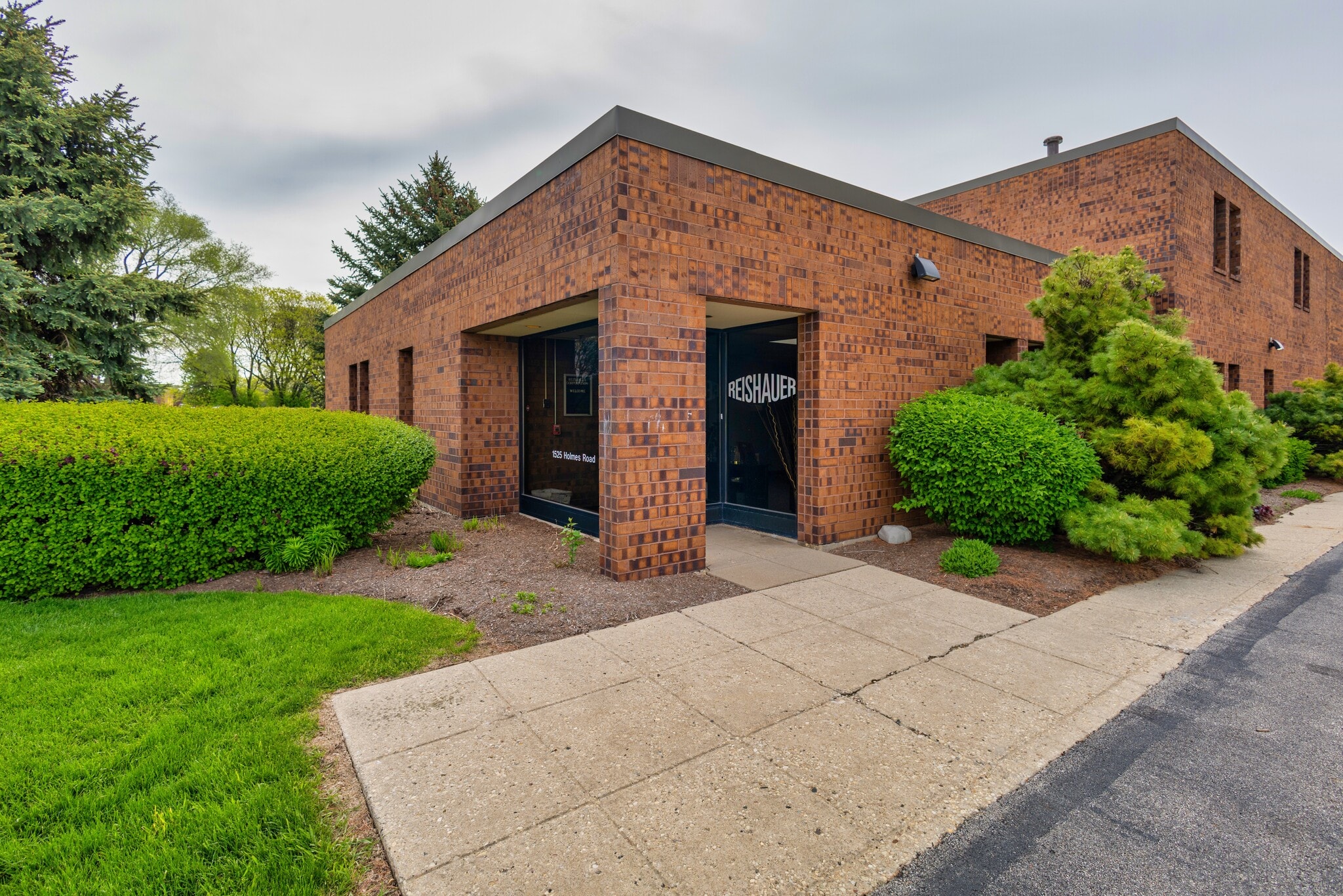 1525 Holmes Rd, Elgin, IL for Sale