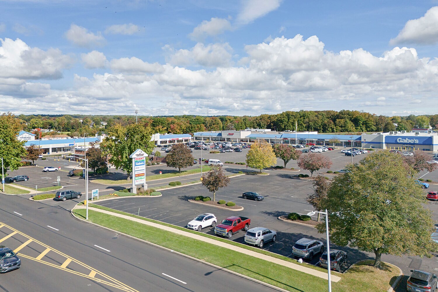471 S Oxford Valley Rd, Fairless Hills, PA for Rent