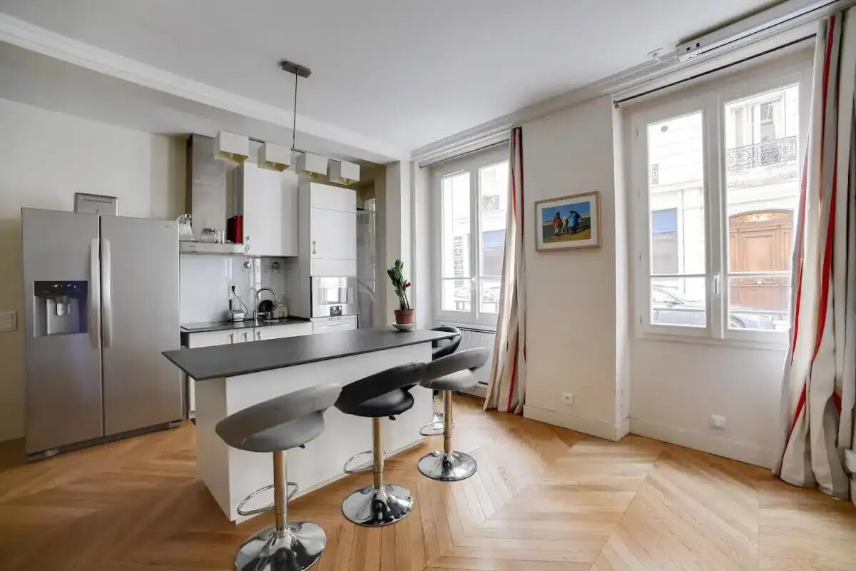 , Paris, PAR for Sale