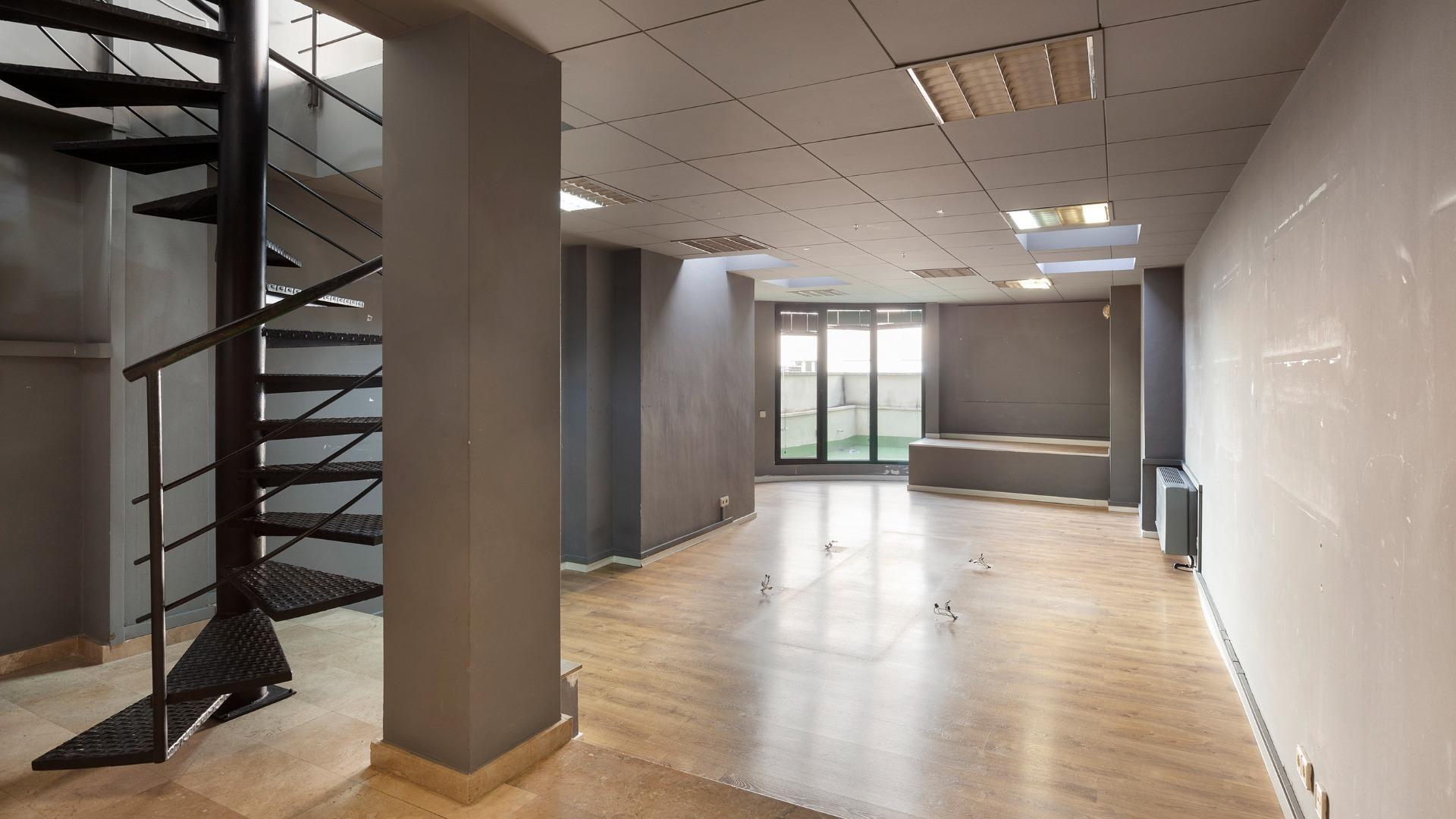 19 Carrer D'hercegovina, Barcelona, BAR for Rent