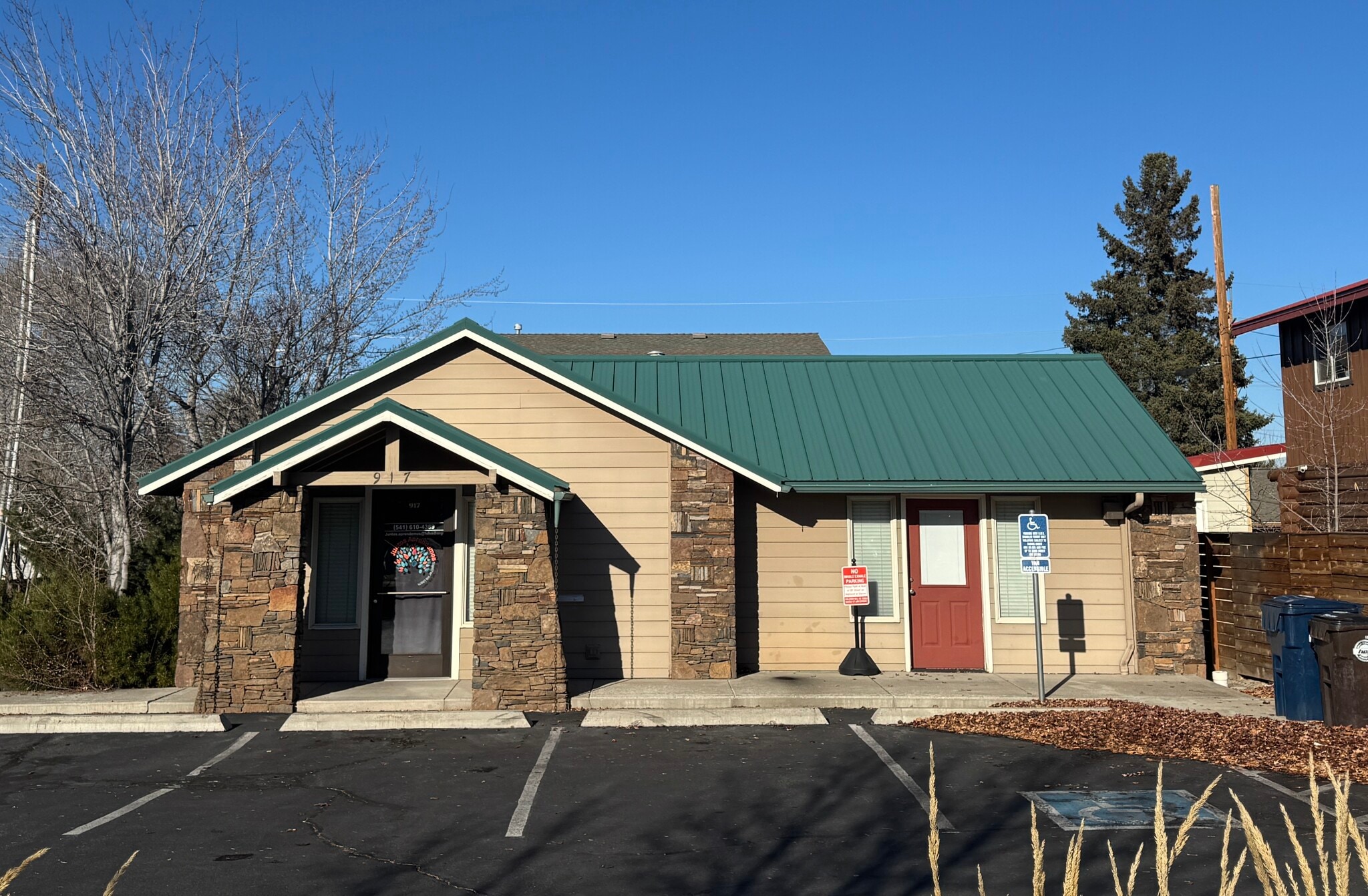 917 SW Highland Ave, Redmond, OR for Rent