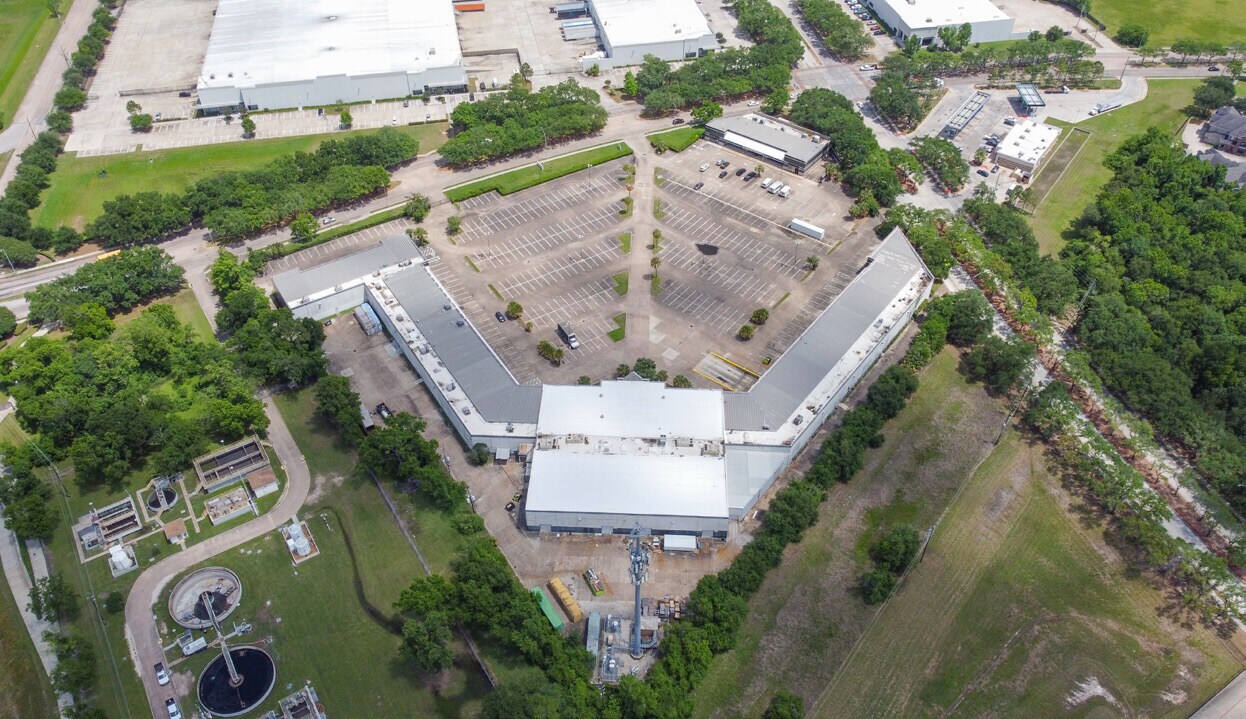11101 Ella Blvd, Houston, TX for Sale