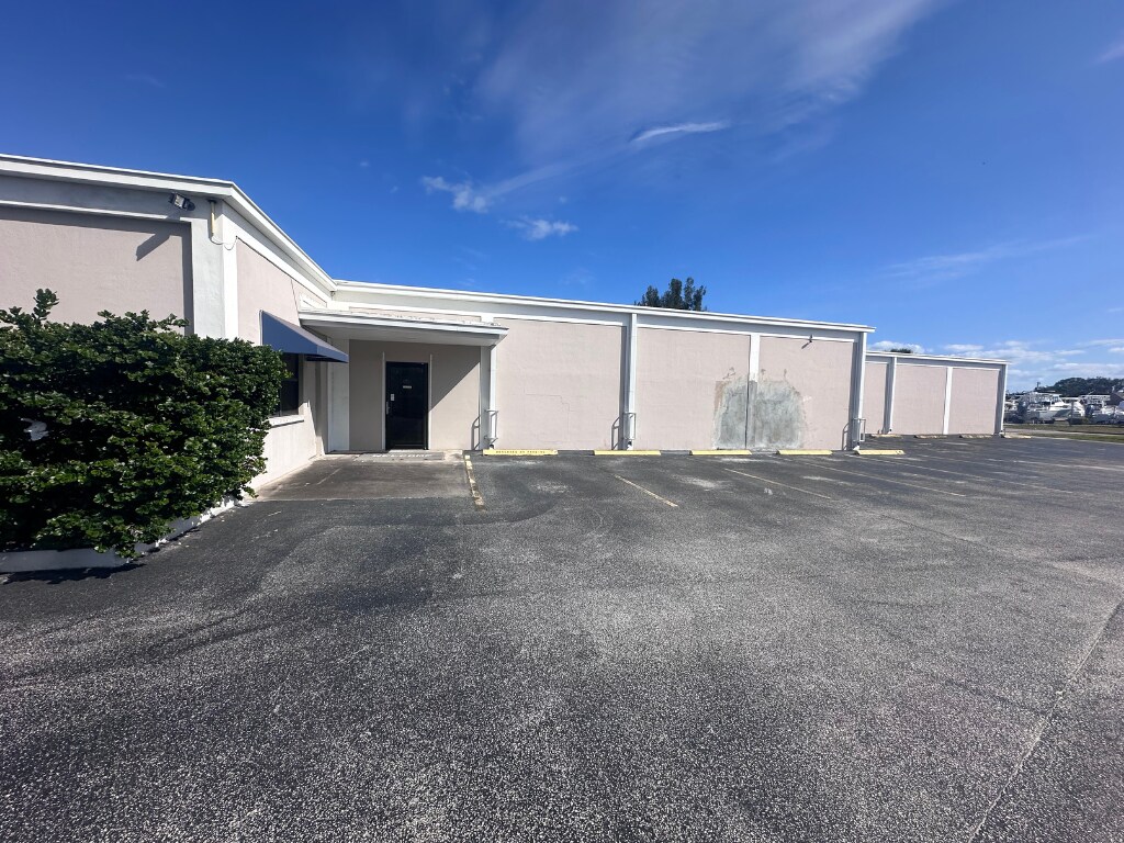 3601 SE Dixie Hwy, Stuart, FL for Rent