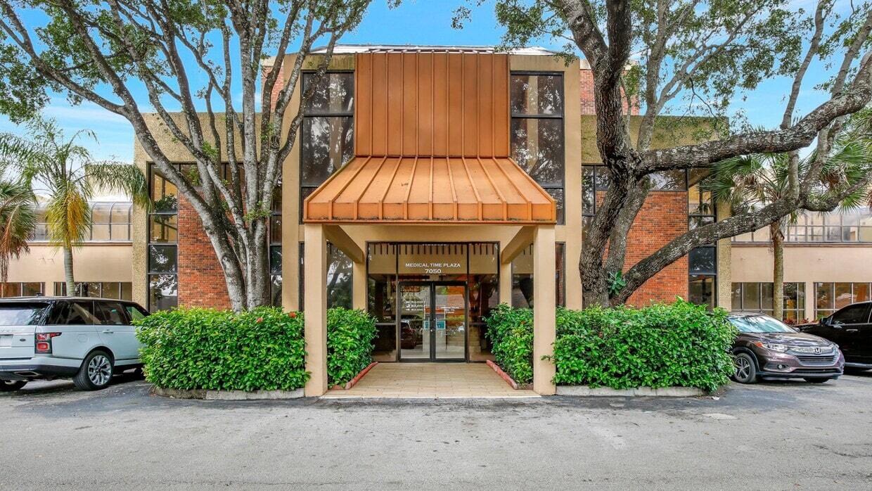 7050 NW 4th St, Plantation, FL for Rent