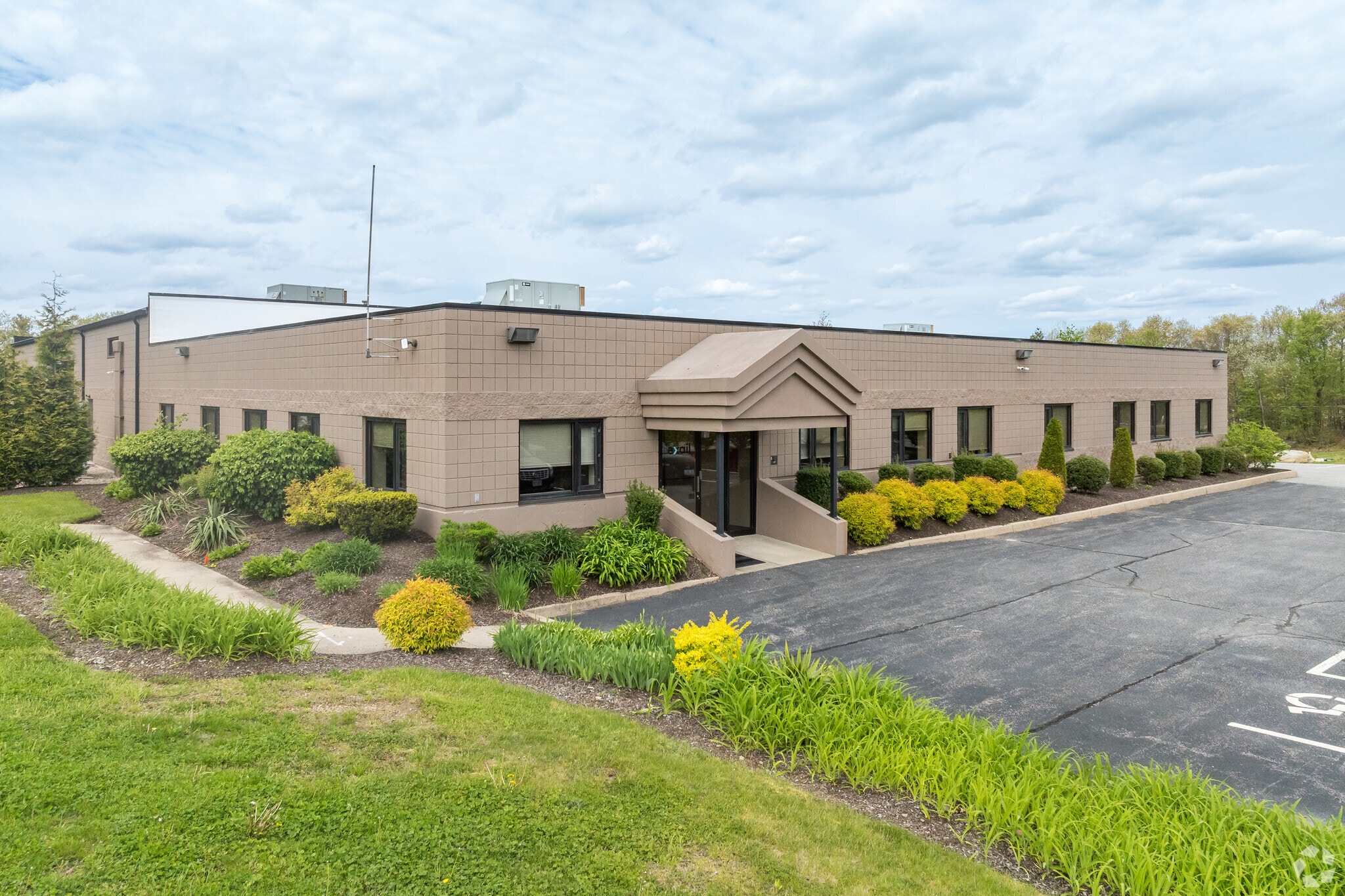 27 Wellington Rd, Lincoln, RI for Rent