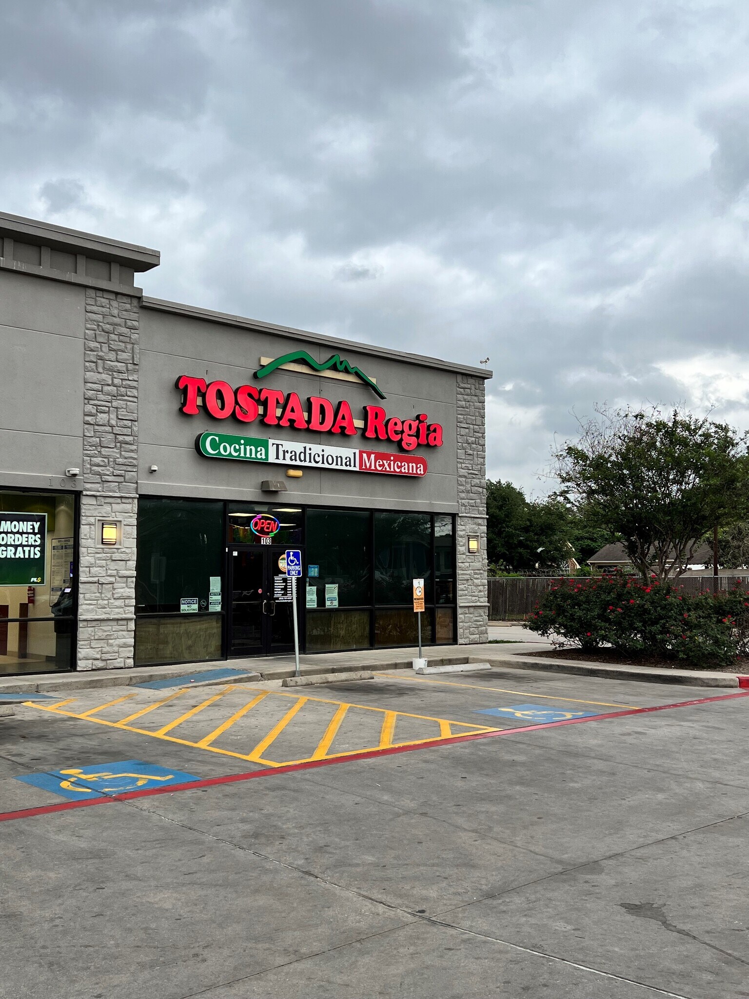 103 E Crosstimbers St, Houston, TX for Rent