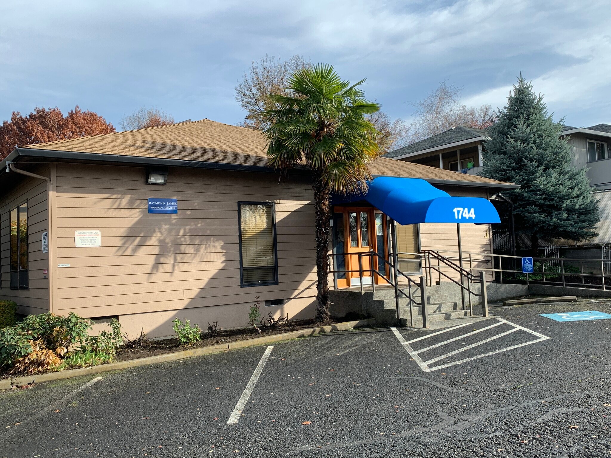 1744 E Mcandrews Rd, Medford, OR for Sale