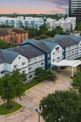 Houston, TX undefined - 2400 W Sam Houston Pky S
