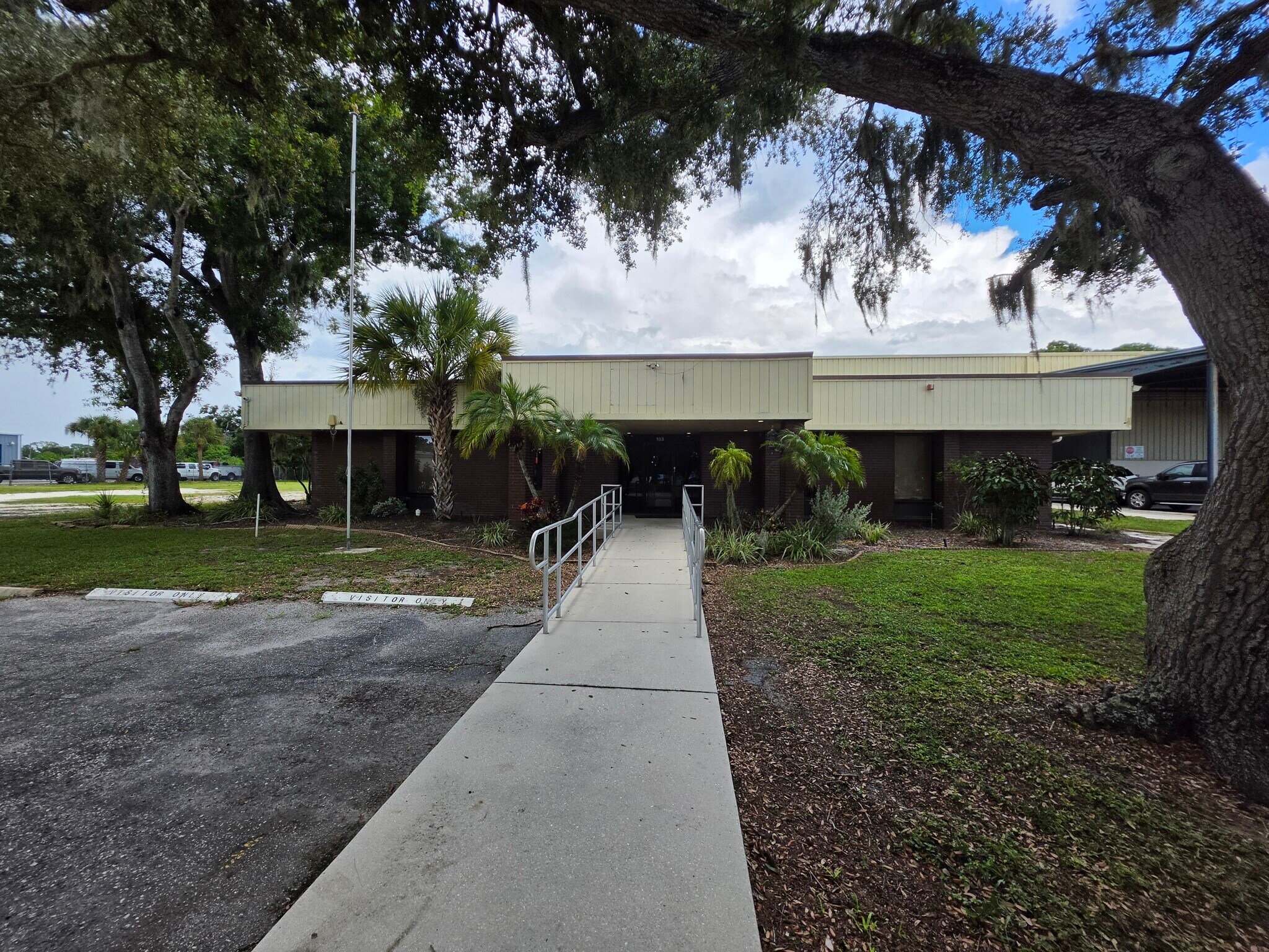 1800 N East Ave, Sarasota, FL for Rent