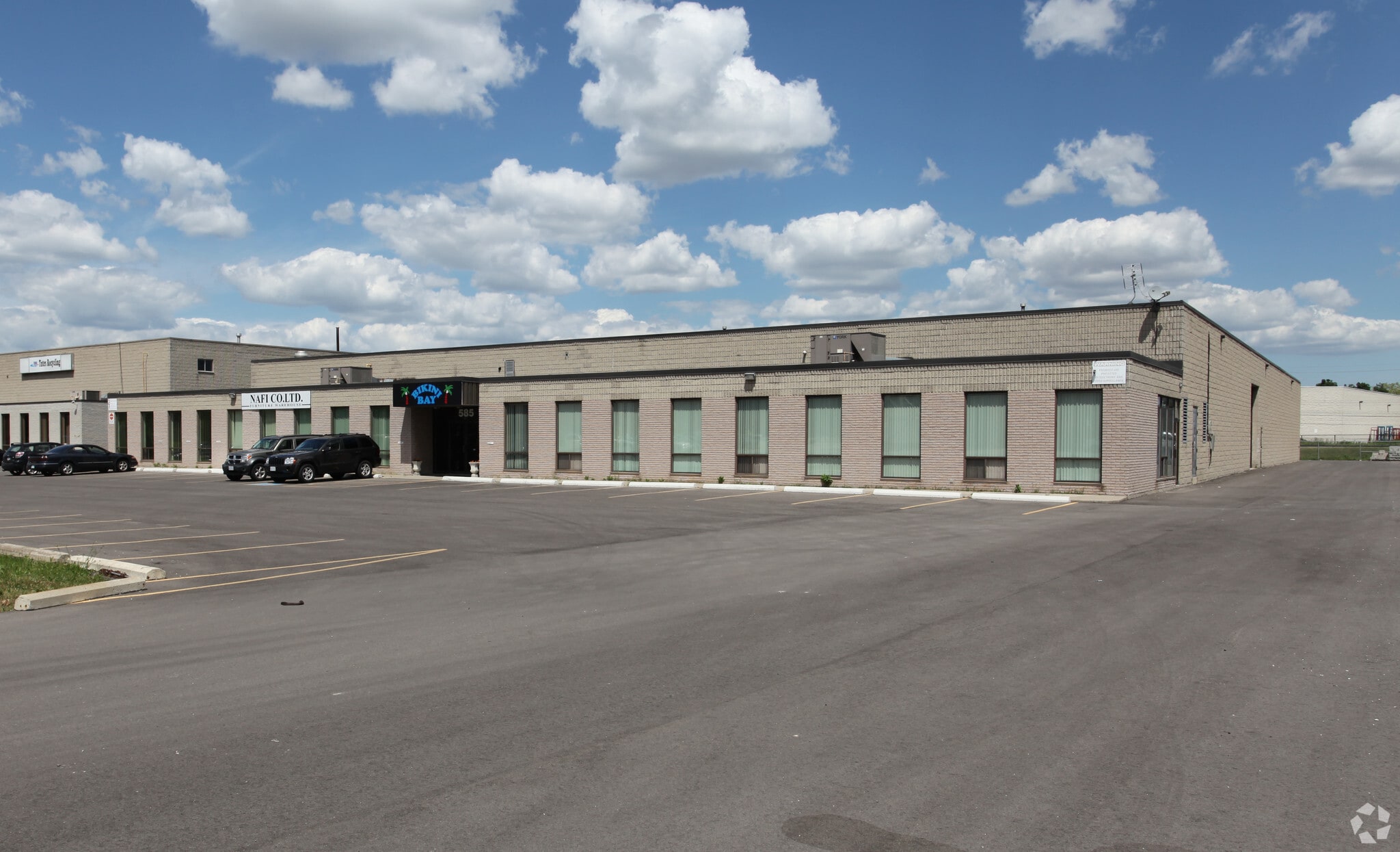 585 Canarctic Dr, Toronto, ON for Rent