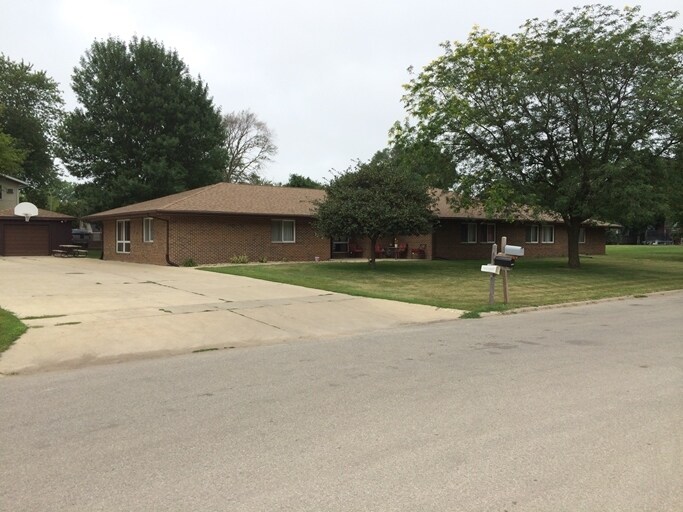 1310 Solar Dr, Waterloo, IA for Sale