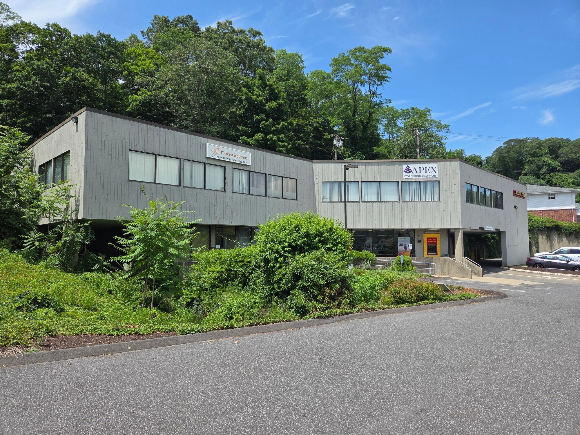 260 Amity Rd, Woodbridge, CT for Sale