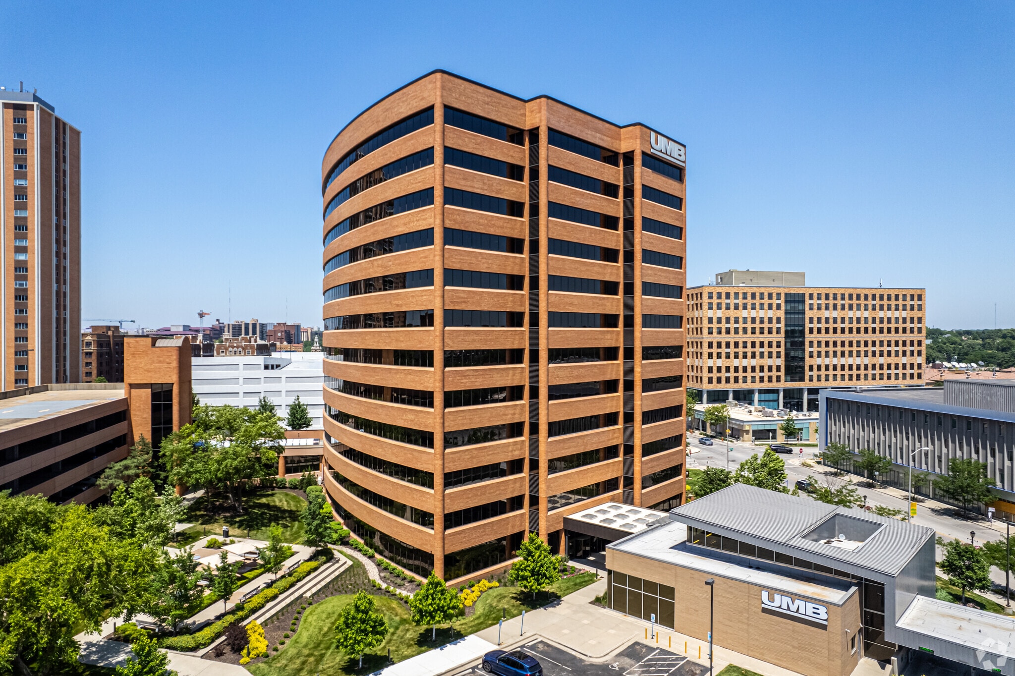 4900 Main St, Kansas City, MO for Rent