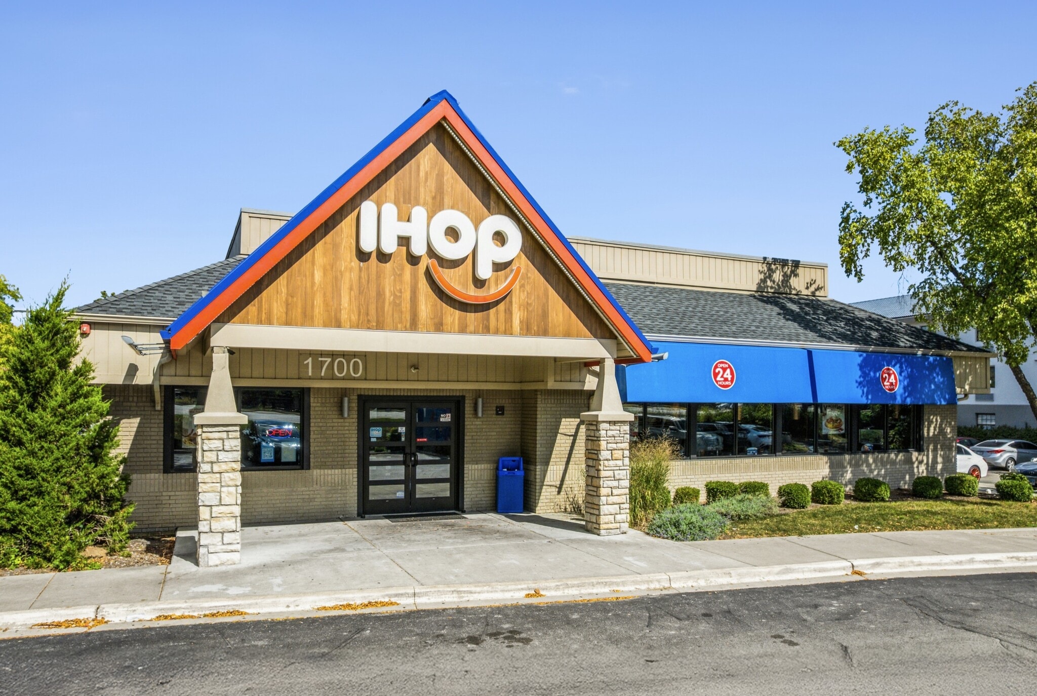 1700 E Higgins Rd, Schaumburg, IL for Sale