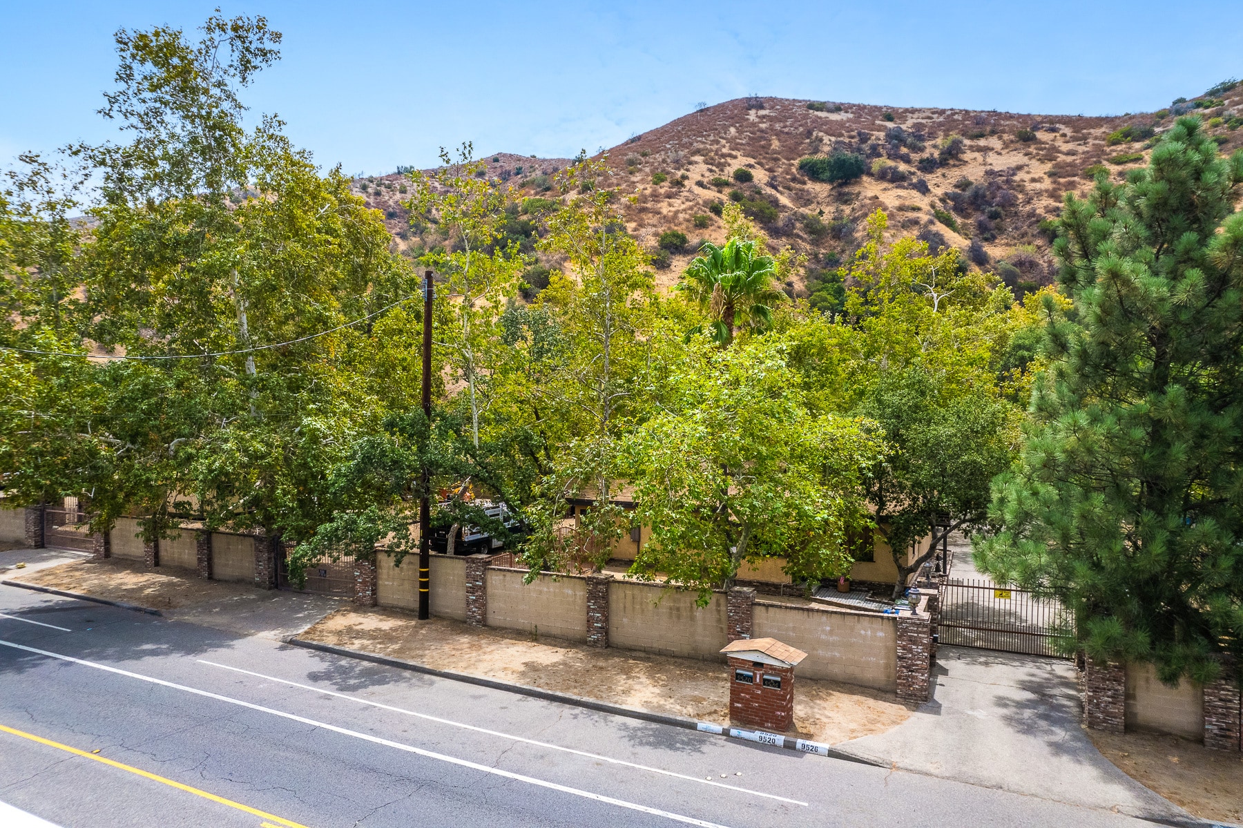 9520 La Tuna Canyon Rd Sun Valley, CA 91352 MultiFamily Property for