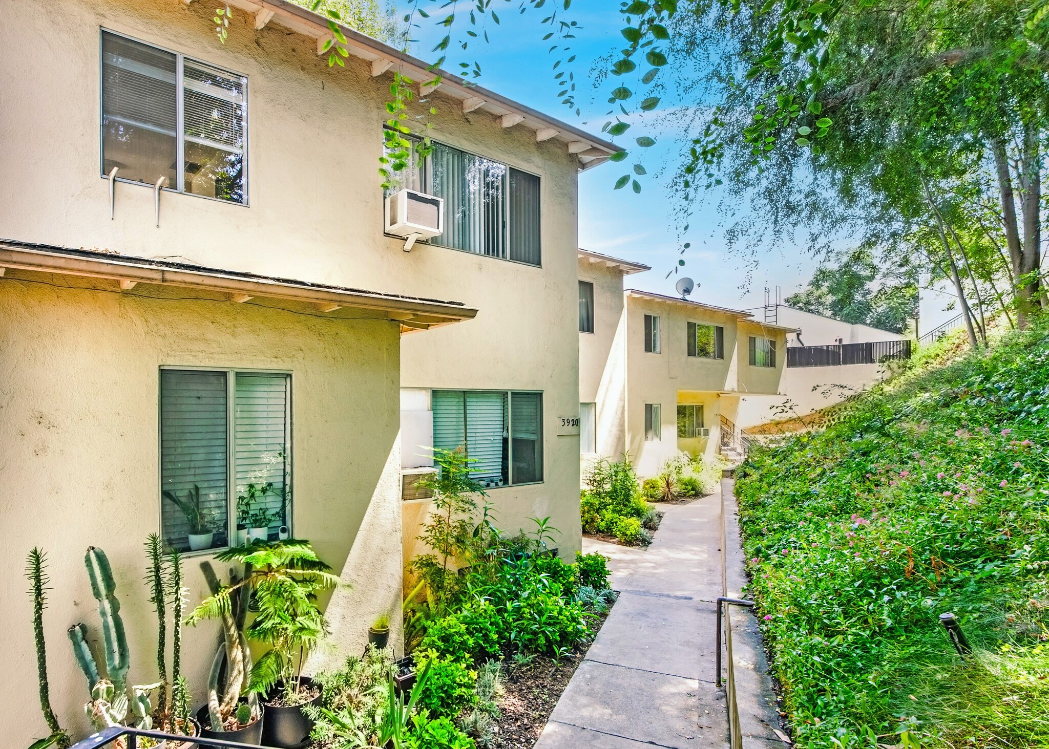 3916-3920 Kentucky Dr, Los Angeles, CA for Sale