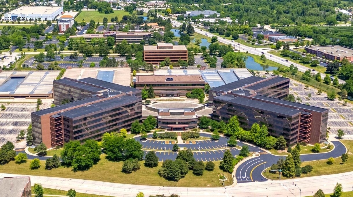 4 Overlook Pt, Lincolnshire, IL for Rent