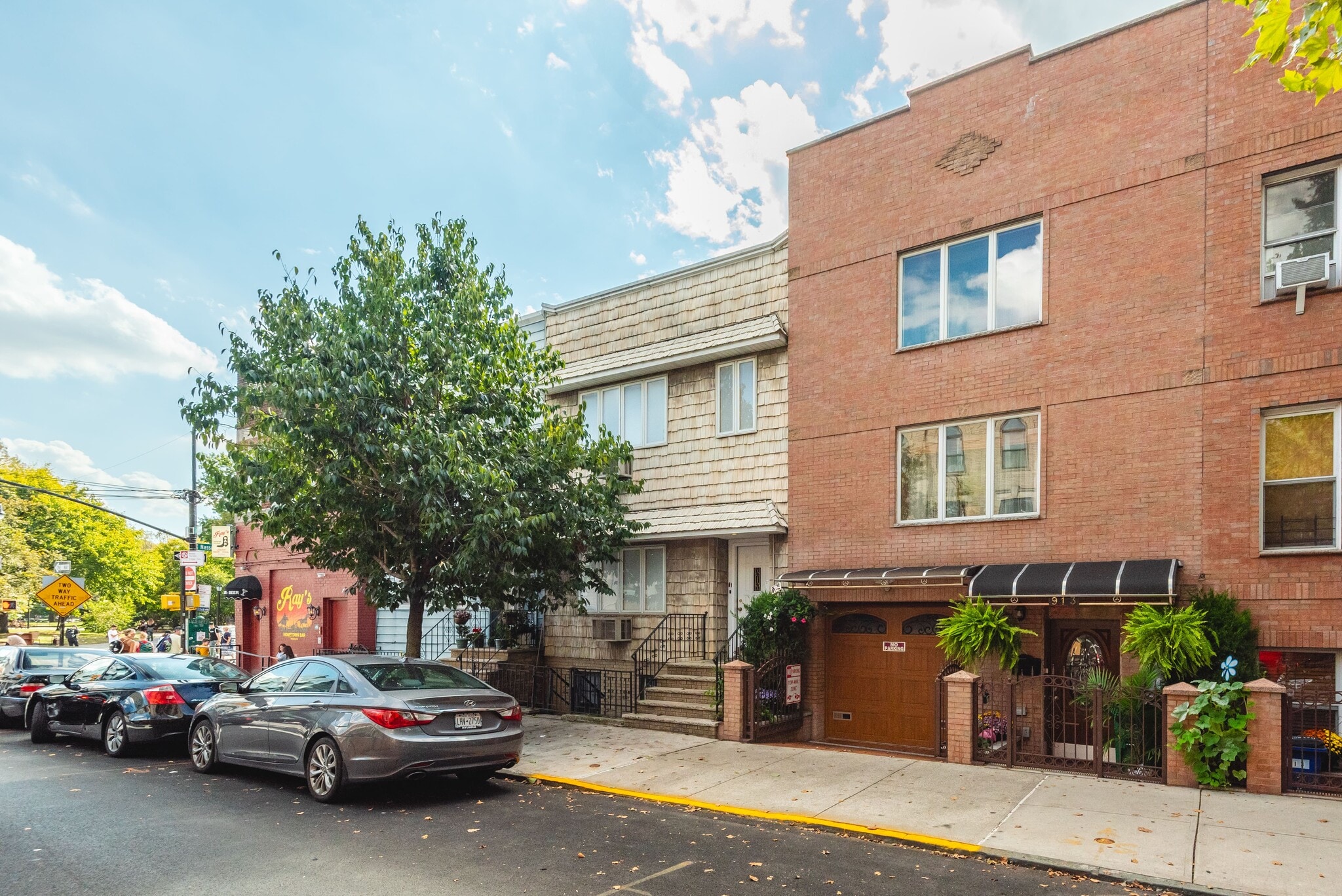 909 Lorimer St, Brooklyn, NY for Sale