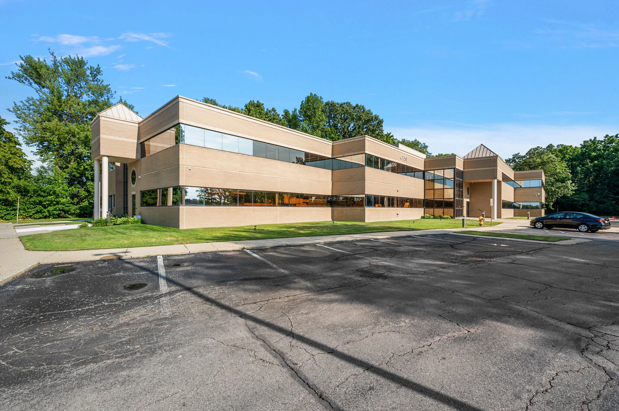 43750 Garfield Rd, Clinton Township, MI for Rent