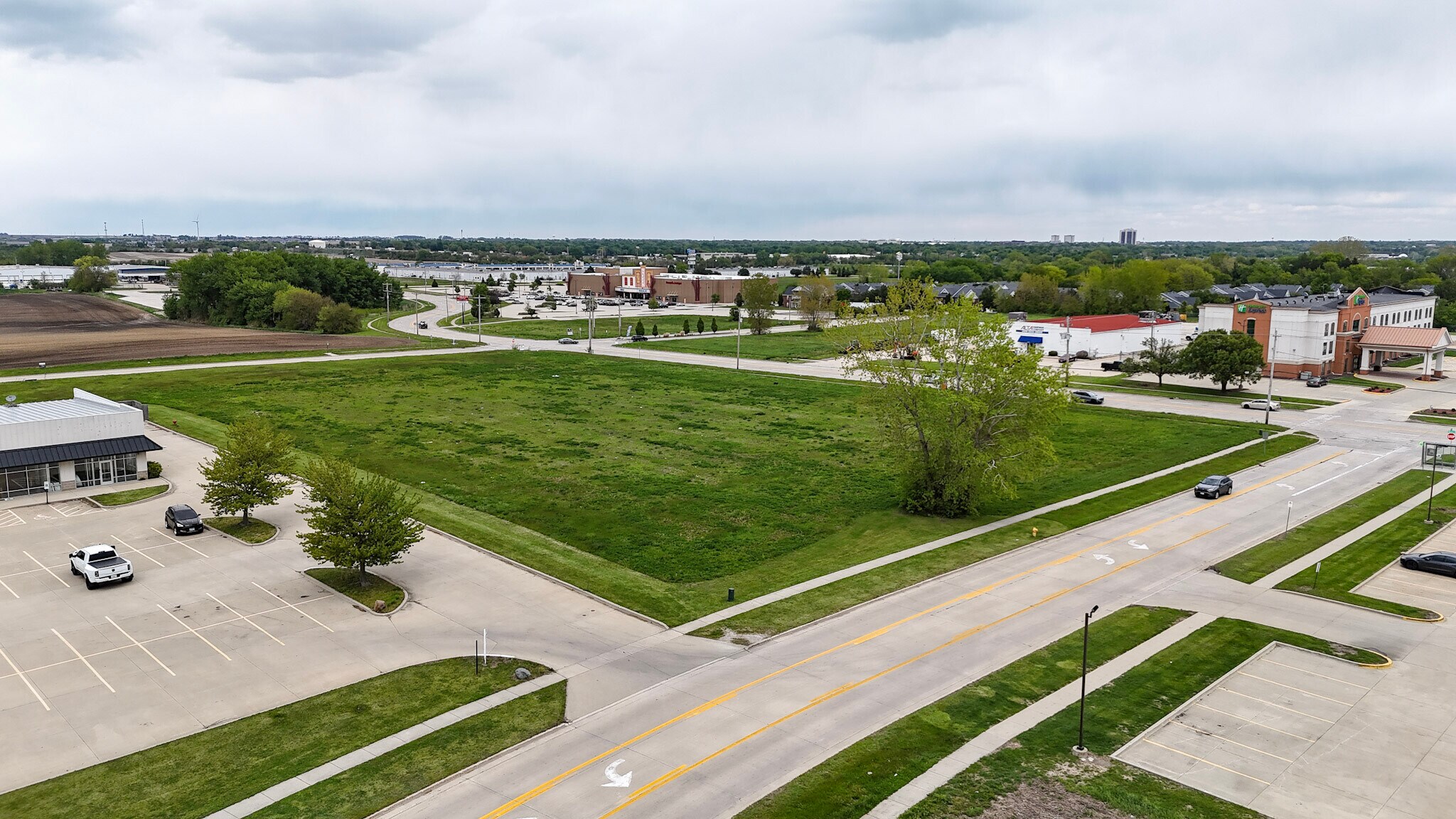 1038 Wylie Dr, Bloomington, IL for Sale