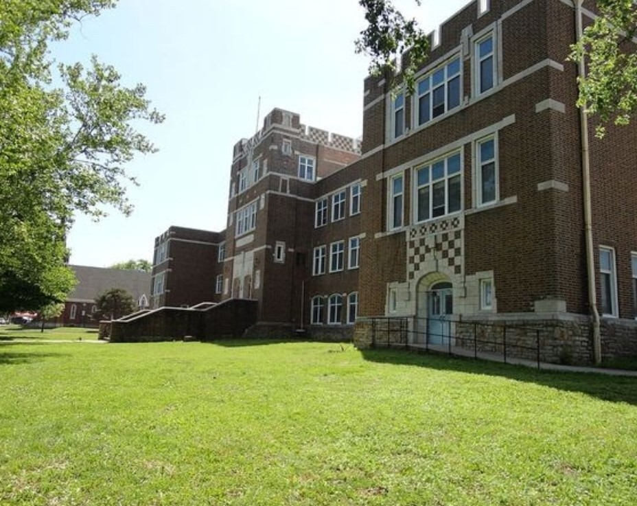 412 S National Ave, Fort Scott, KS for Sale