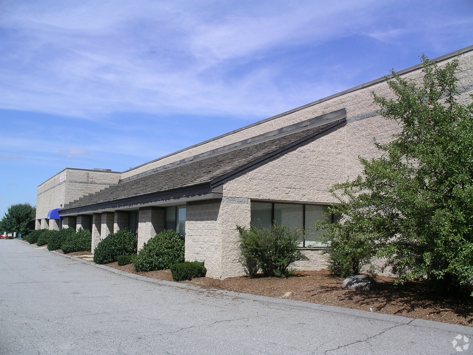 8 Delta Dr, Londonderry, NH for Rent