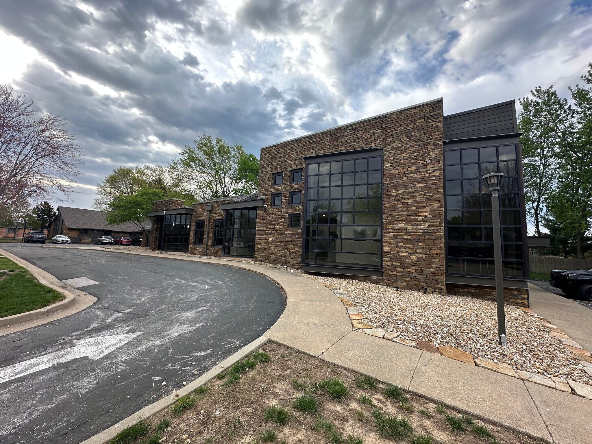 1200 E Woodhurst Dr, Springfield, MO for Rent
