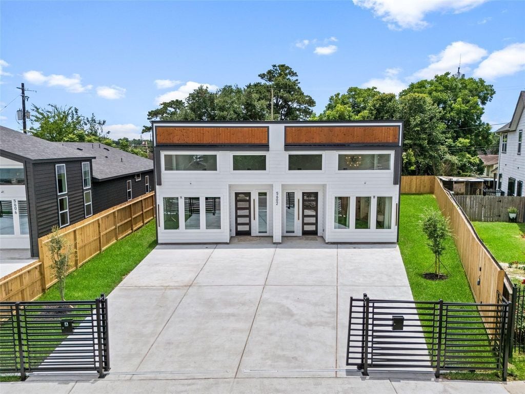 5602 Pershing St, Houston, TX for Sale