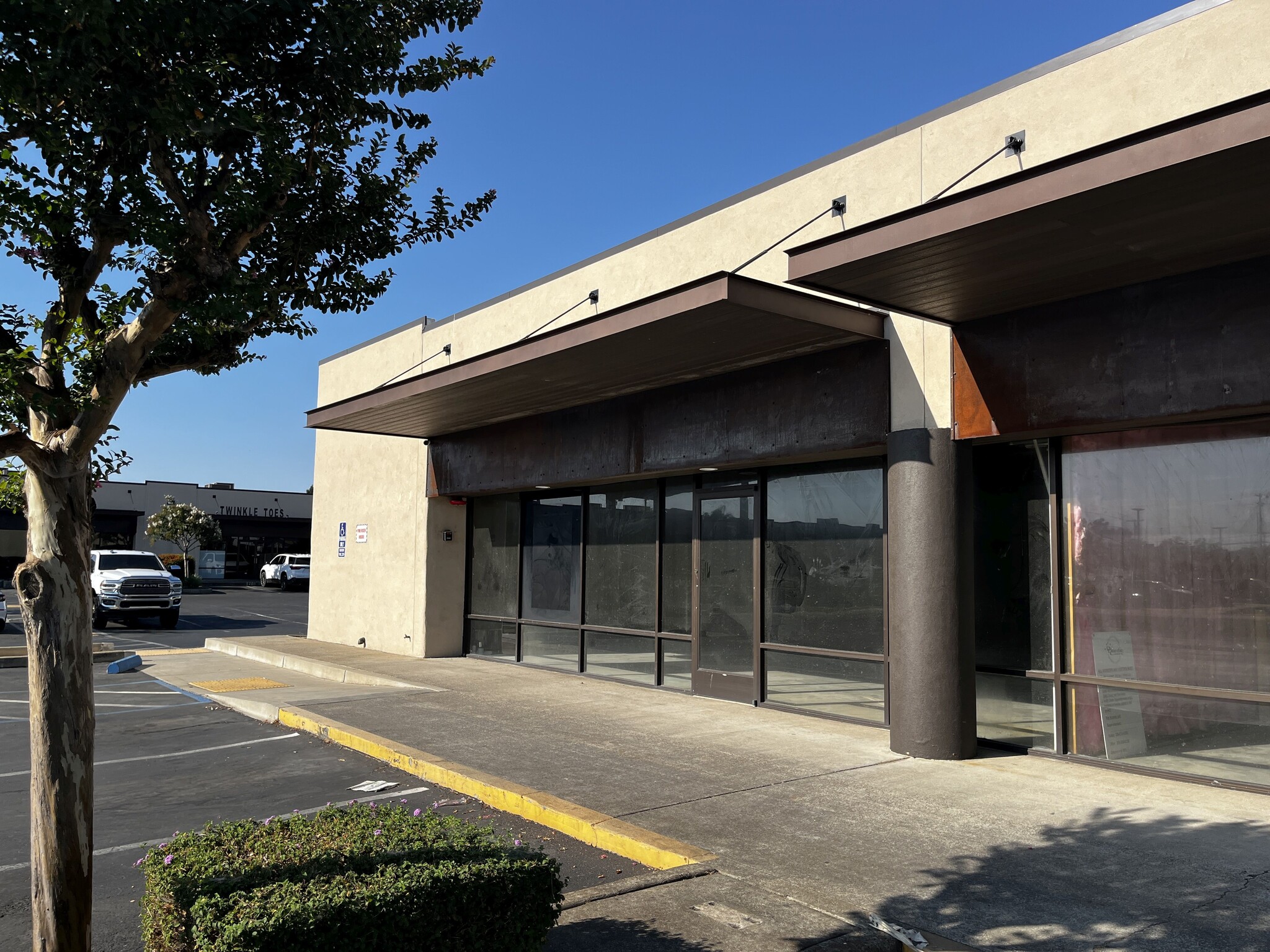 350 E Kettleman Ln, Lodi, CA for Rent