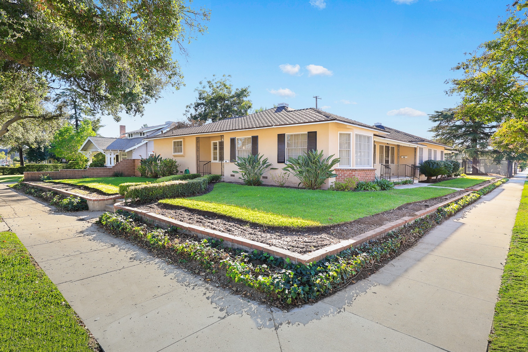 1047 N San Gabriel Ave, Azusa, CA for Sale
