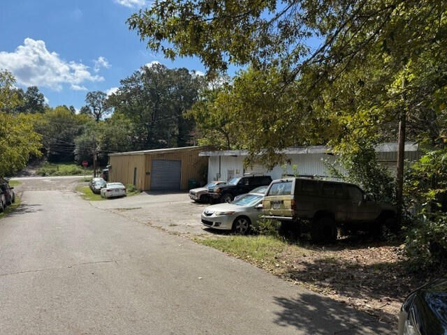 312 Lakeview Dr, Rossville, GA for Sale