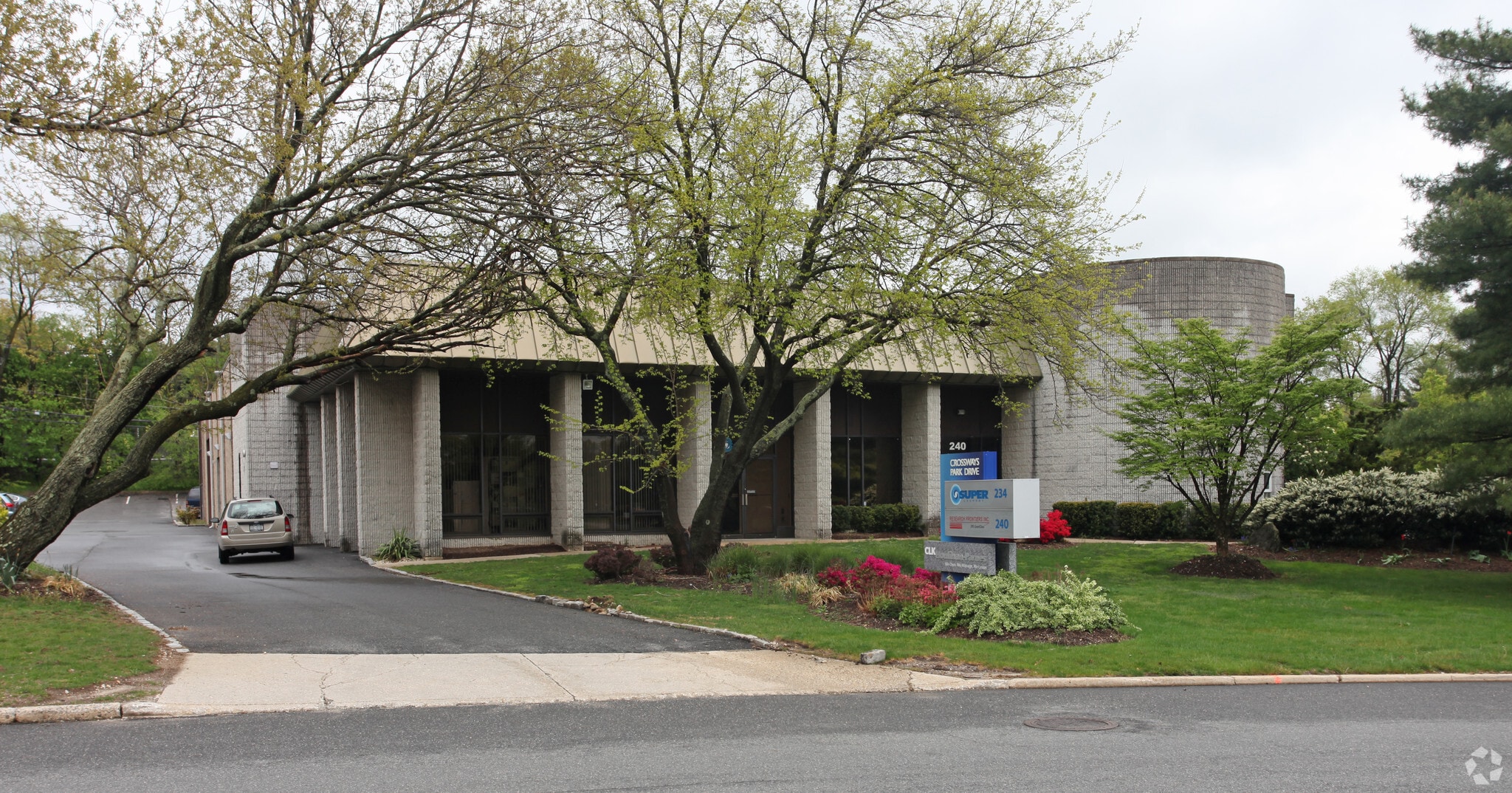 230-240 Crossways Park Dr, Woodbury, NY for Rent