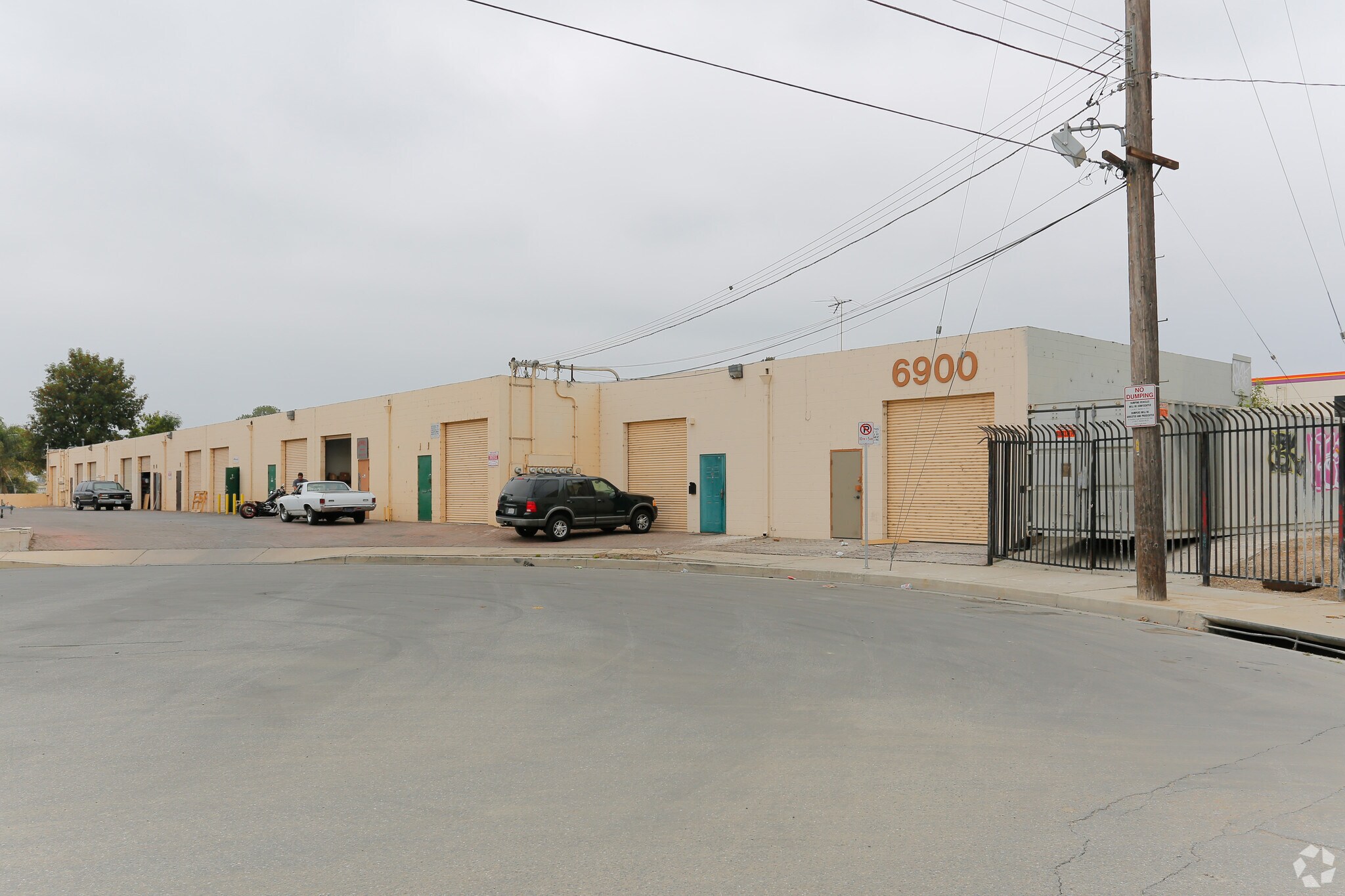 6900 Deering Ave, Canoga Park, CA for Rent