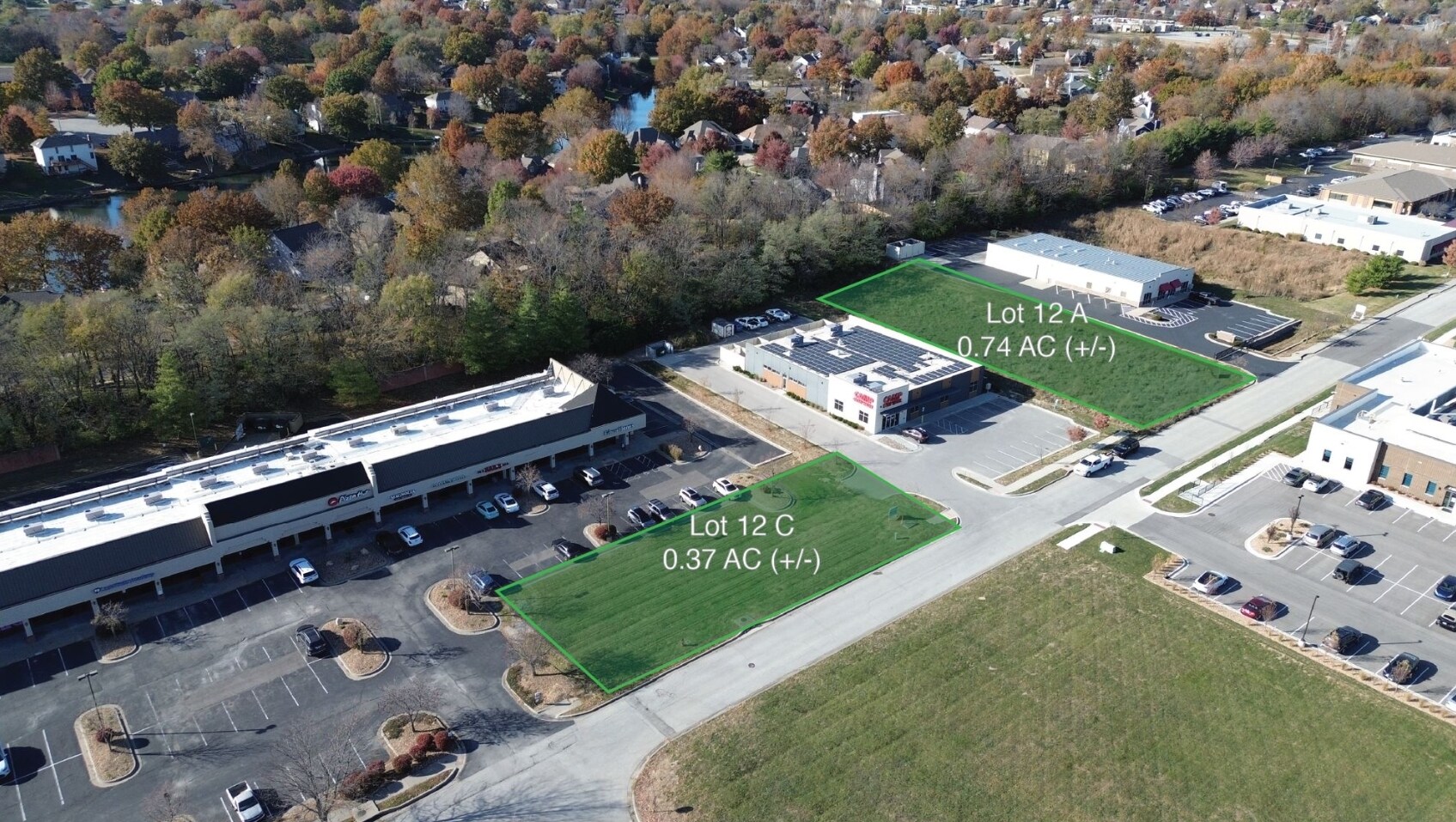 8560 N Green Hills Rd, Kansas City, MO for Sale