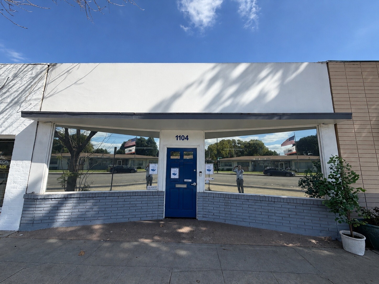 1104 W Magnolia Blvd, Burbank, CA for Sale