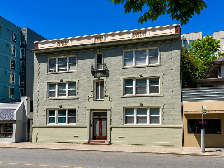 4737 Brooklyn Ave NE, Seattle, WA for Sale