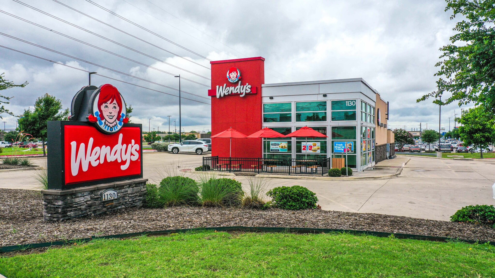 1130 Arkansas Ln, Grand Prairie, TX for Sale