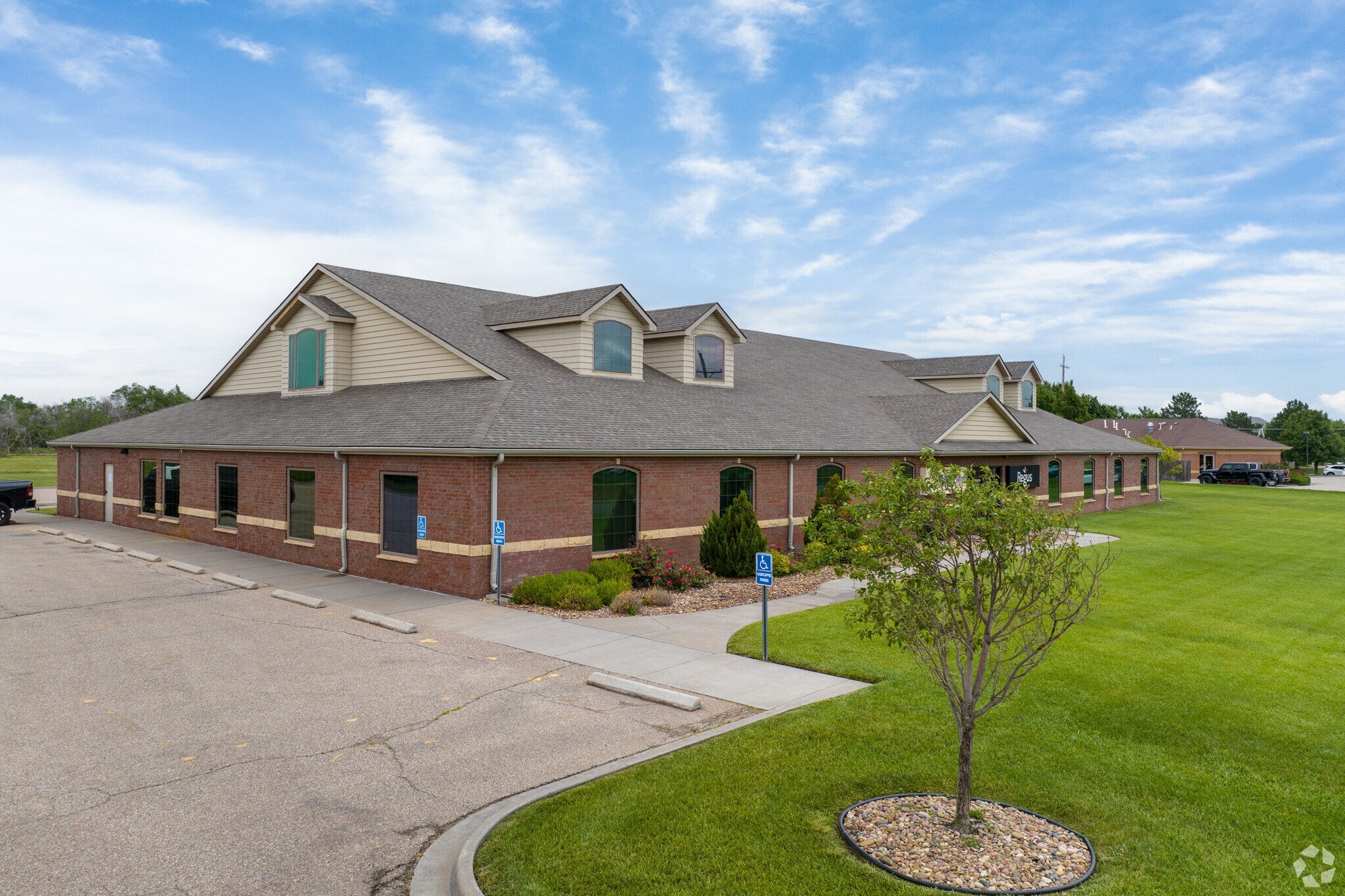 1632 E 23rd Ave, Hutchinson, KS for Rent