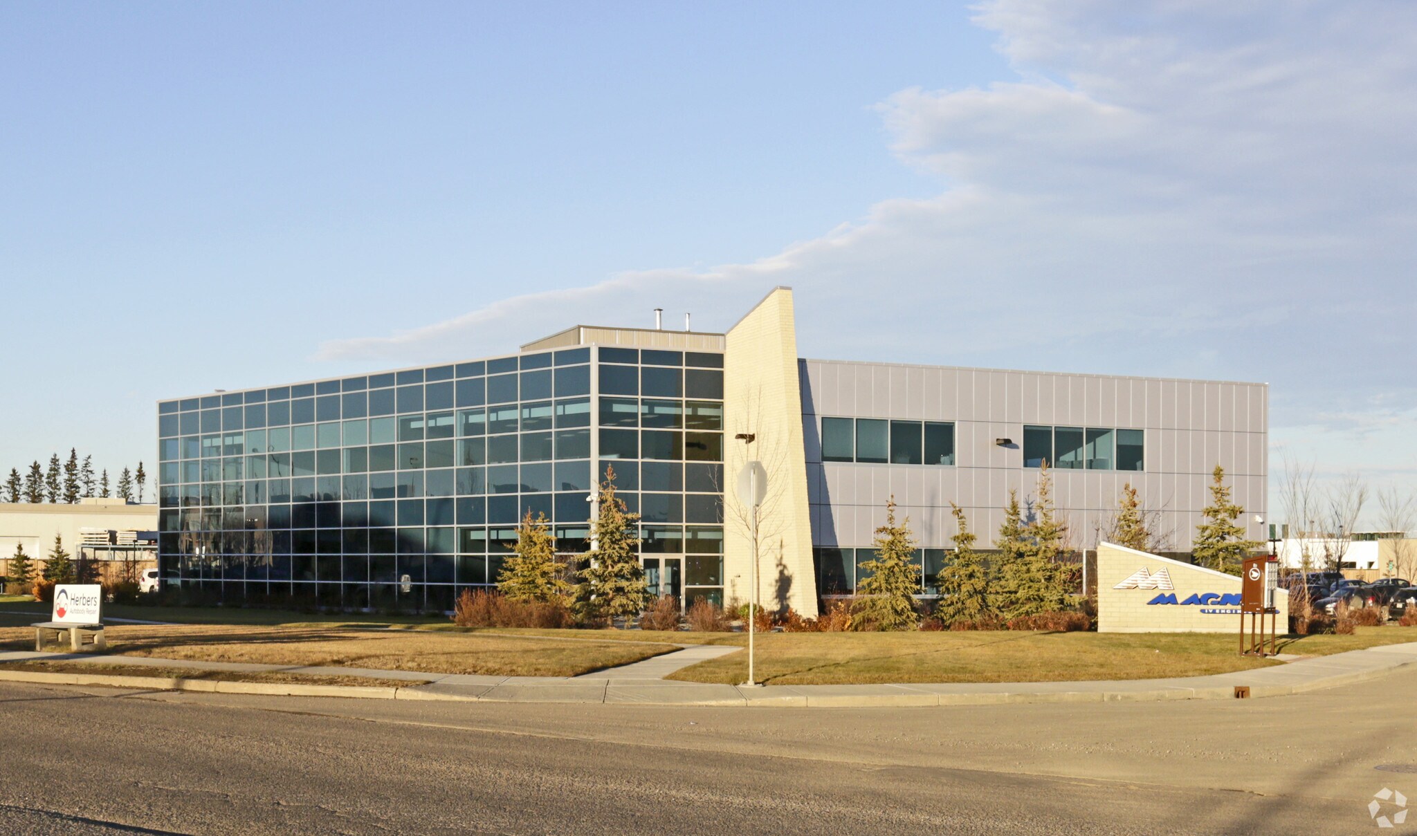 1103 Parsons Rd Edmonton, AB T6X 0X2 Office Property for Lease on